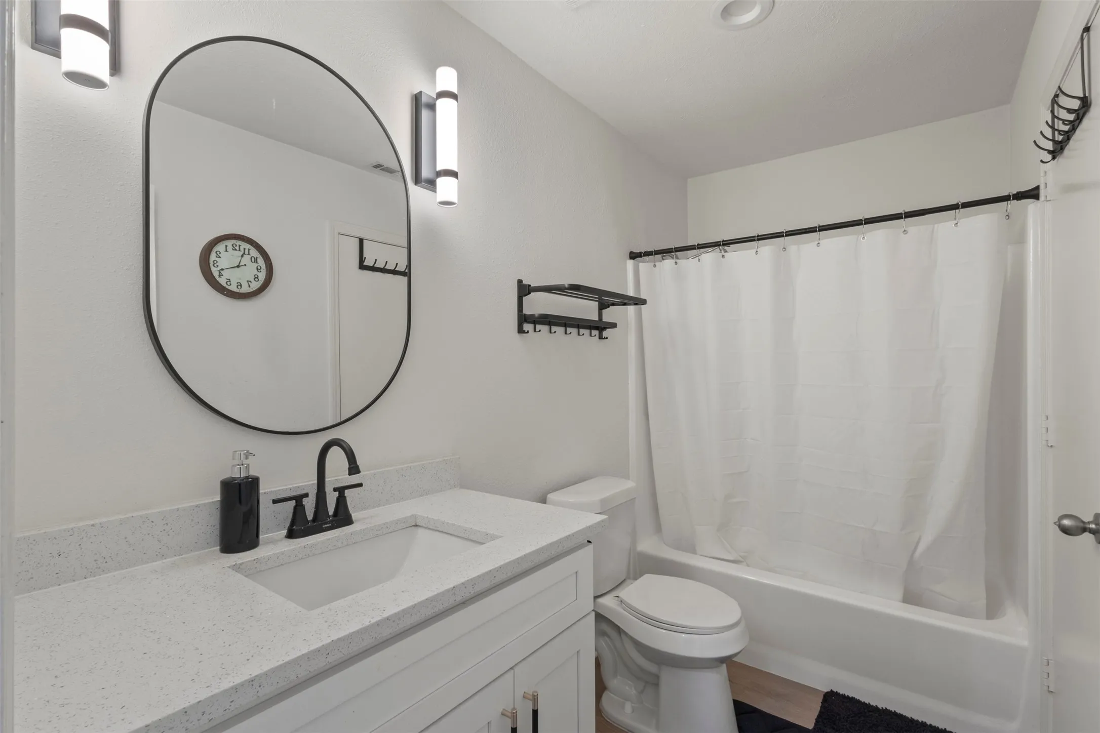 Single Family Residence For Sale in Tarrant County , 5523 Safari Trail, Arlington, Texas 76018, 2 Bedroom, 1 Bathroom, 1 Garage spaces, 806 Sqft, built in 1984, mls#21297933, Real Estate Agent in Arlington, Homes For Sale in Tarrant county, Homes For Sale in Arlington, Realtor in Arlington Texas, Real Estate Brokerage Independent Realty Texas, Luminita Cordes Realtor