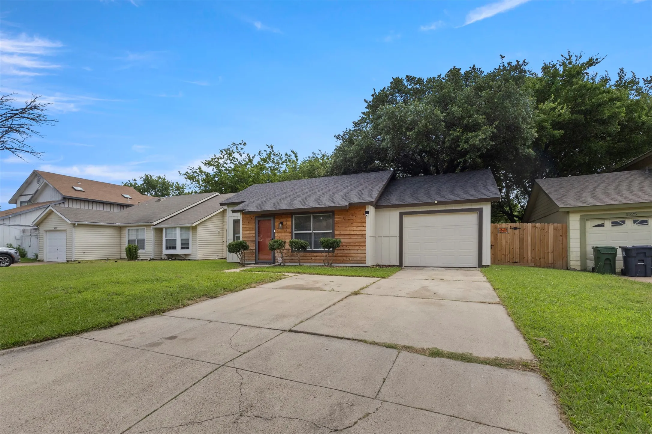 Single Family Residence For Sale in Tarrant County , 5523 Safari Trail, Arlington, Texas 76018, 2 Bedroom, 1 Bathroom, 1 Garage spaces, 806 Sqft, built in 1984, mls#21297933, Real Estate Agent in Arlington, Homes For Sale in Tarrant county, Homes For Sale in Arlington, Realtor in Arlington Texas, Real Estate Brokerage Independent Realty Texas, Luminita Cordes Realtor
