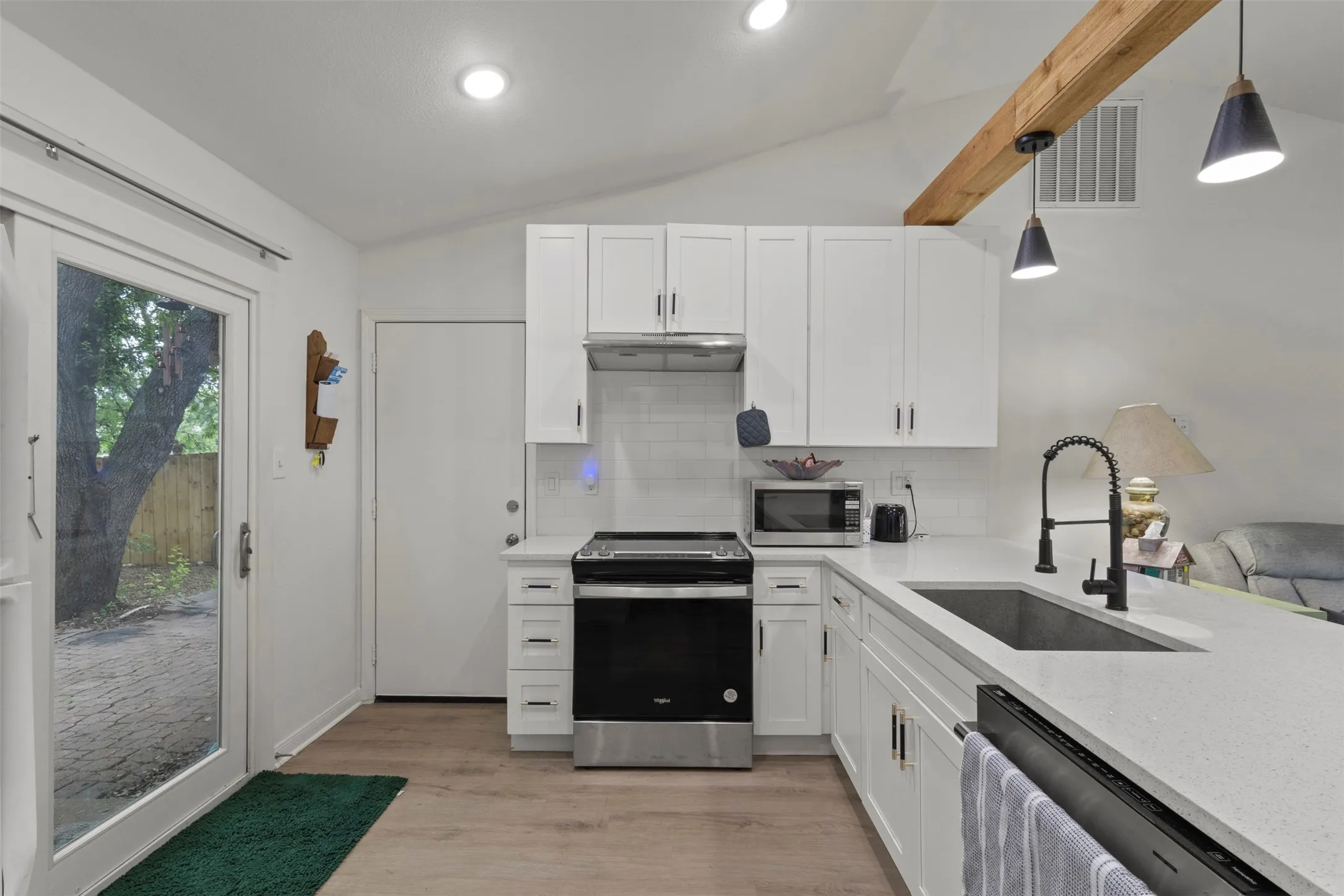 Single Family Residence For Sale in Tarrant County , 5523 Safari Trail, Arlington, Texas 76018, 2 Bedroom, 1 Bathroom, 1 Garage spaces, 806 Sqft, built in 1984, mls#21297933, Real Estate Agent in Arlington, Homes For Sale in Tarrant county, Homes For Sale in Arlington, Realtor in Arlington Texas, Real Estate Brokerage Independent Realty Texas, Luminita Cordes Realtor