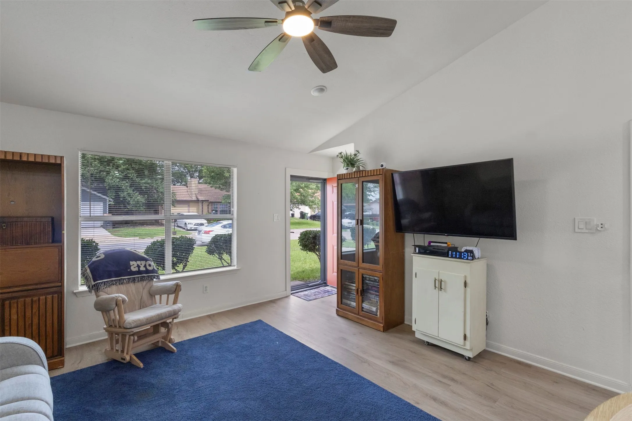 Single Family Residence For Sale in Tarrant County , 5523 Safari Trail, Arlington, Texas 76018, 2 Bedroom, 1 Bathroom, 1 Garage spaces, 806 Sqft, built in 1984, mls#21297933, Real Estate Agent in Arlington, Homes For Sale in Tarrant county, Homes For Sale in Arlington, Realtor in Arlington Texas, Real Estate Brokerage Independent Realty Texas, Luminita Cordes Realtor
