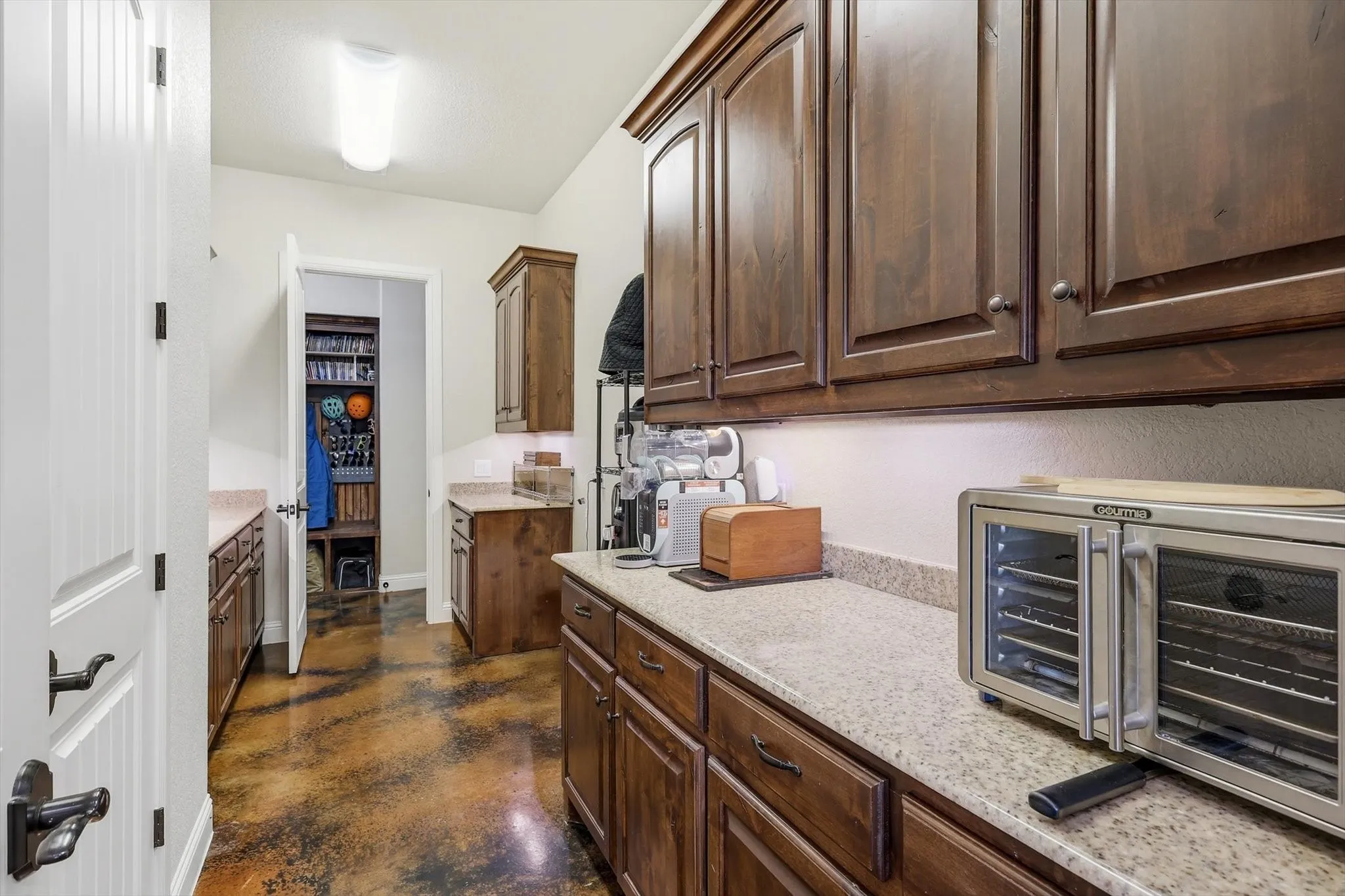 Single Family Residence For Sale in Dallas County , 1040 Lighthouse Court, Grand Prairie, Texas 75104, 5 Bedroom, 5 Bathroom, 5 Garage spaces, 3,960 Sqft, built in 2015, mls#21299273, Real Estate Agent in Grand Prairie, Homes For Sale in Dallas county, Homes For Sale in Grand Prairie, Realtor in Grand Prairie Texas, Real Estate Brokerage Independent Realty Texas, Luminita Cordes Realtor