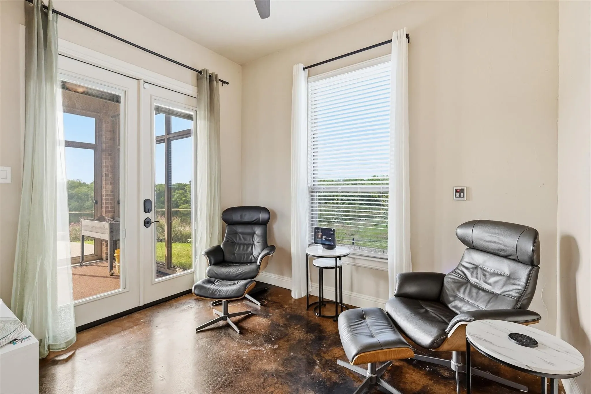 Single Family Residence For Sale in Dallas County , 1040 Lighthouse Court, Grand Prairie, Texas 75104, 5 Bedroom, 5 Bathroom, 5 Garage spaces, 3,960 Sqft, built in 2015, mls#21299273, Real Estate Agent in Grand Prairie, Homes For Sale in Dallas county, Homes For Sale in Grand Prairie, Realtor in Grand Prairie Texas, Real Estate Brokerage Independent Realty Texas, Luminita Cordes Realtor