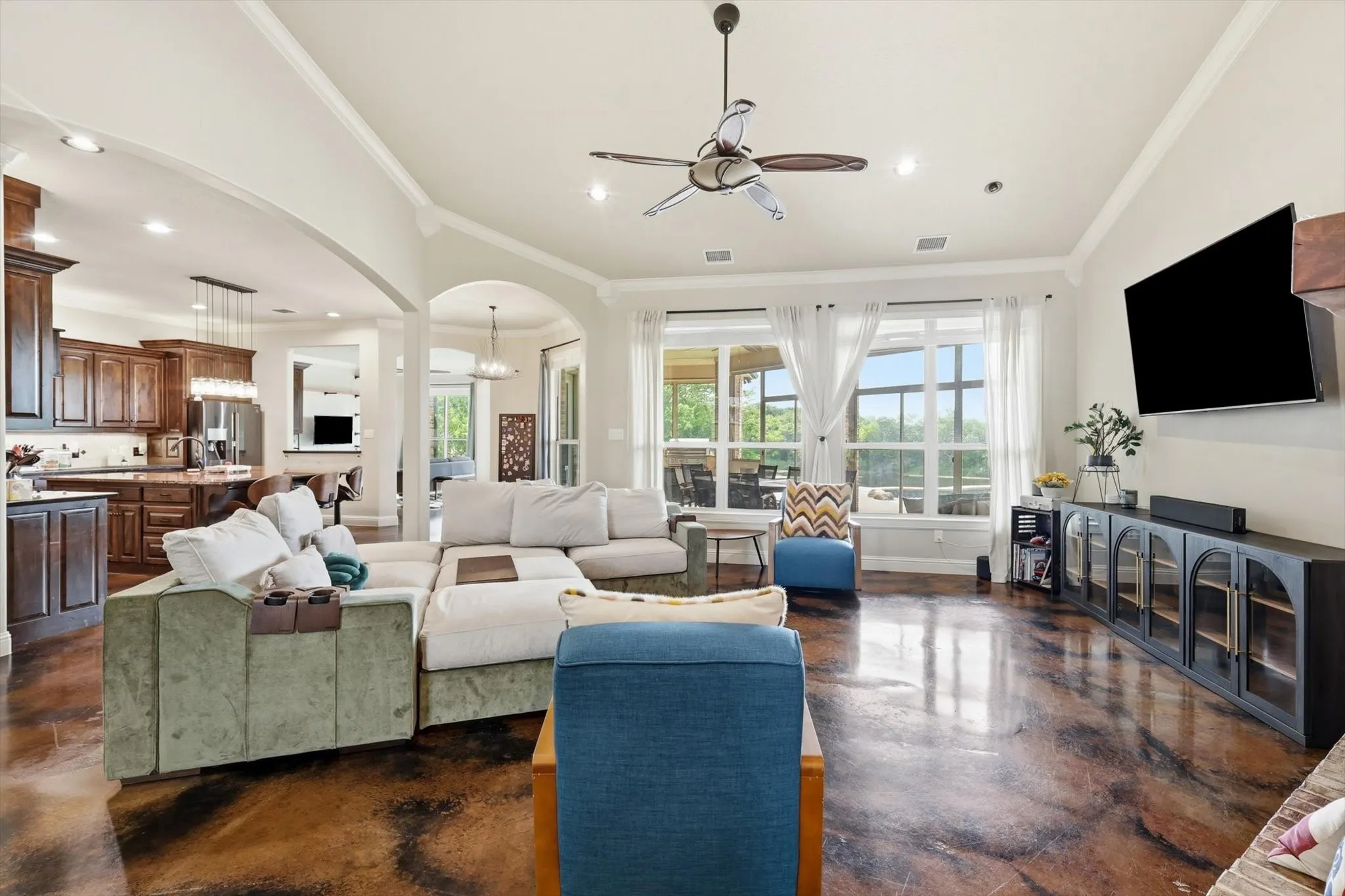 Single Family Residence For Sale in Dallas County , 1040 Lighthouse Court, Grand Prairie, Texas 75104, 5 Bedroom, 5 Bathroom, 5 Garage spaces, 3,960 Sqft, built in 2015, mls#21299273, Real Estate Agent in Grand Prairie, Homes For Sale in Dallas county, Homes For Sale in Grand Prairie, Realtor in Grand Prairie Texas, Real Estate Brokerage Independent Realty Texas, Luminita Cordes Realtor