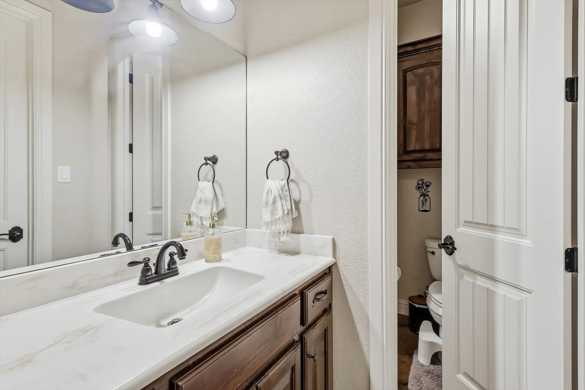 Single Family Residence For Sale in Dallas County , 1040 Lighthouse Court, Grand Prairie, Texas 75104, 5 Bedroom, 5 Bathroom, 5 Garage spaces, 3,960 Sqft, built in 2015, mls#21299273, Real Estate Agent in Grand Prairie, Homes For Sale in Dallas county, Homes For Sale in Grand Prairie, Realtor in Grand Prairie Texas, Real Estate Brokerage Independent Realty Texas, Luminita Cordes Realtor