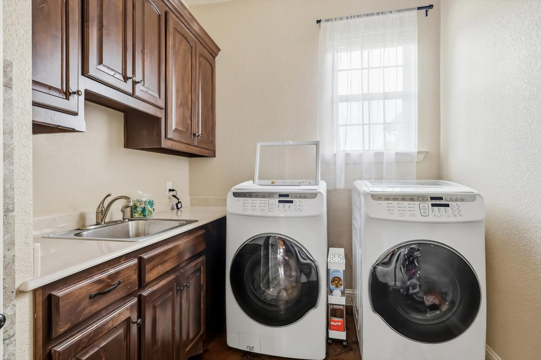 Single Family Residence For Sale in Dallas County , 1040 Lighthouse Court, Grand Prairie, Texas 75104, 5 Bedroom, 5 Bathroom, 5 Garage spaces, 3,960 Sqft, built in 2015, mls#21299273, Real Estate Agent in Grand Prairie, Homes For Sale in Dallas county, Homes For Sale in Grand Prairie, Realtor in Grand Prairie Texas, Real Estate Brokerage Independent Realty Texas, Luminita Cordes Realtor