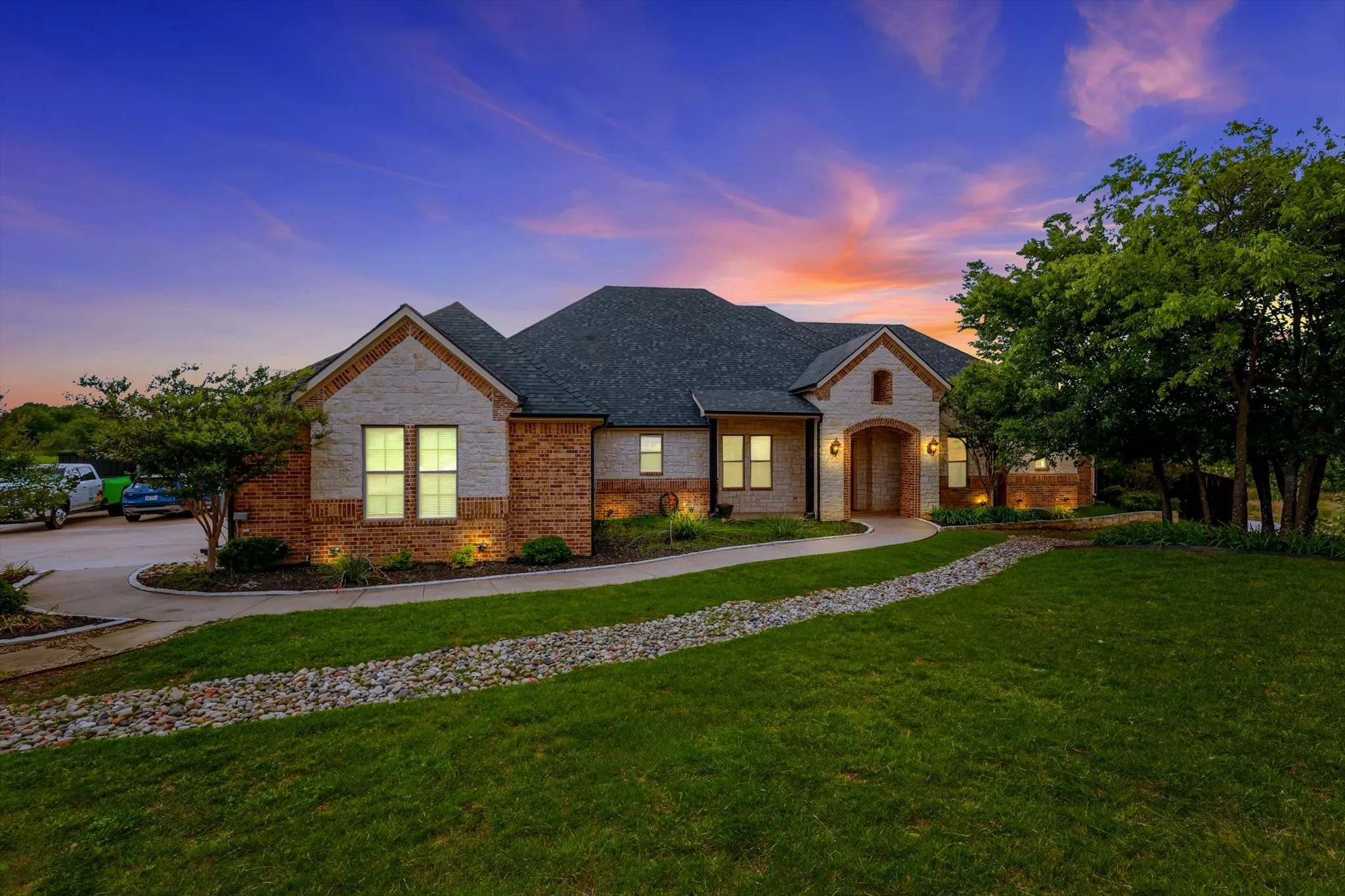 Single Family Residence For Sale in Dallas County , 1040 Lighthouse Court, Grand Prairie, Texas 75104, 5 Bedroom, 5 Bathroom, 5 Garage spaces, 3,960 Sqft, built in 2015, mls#21299273, Real Estate Agent in Grand Prairie, Homes For Sale in Dallas county, Homes For Sale in Grand Prairie, Realtor in Grand Prairie Texas, Real Estate Brokerage Independent Realty Texas, Luminita Cordes Realtor