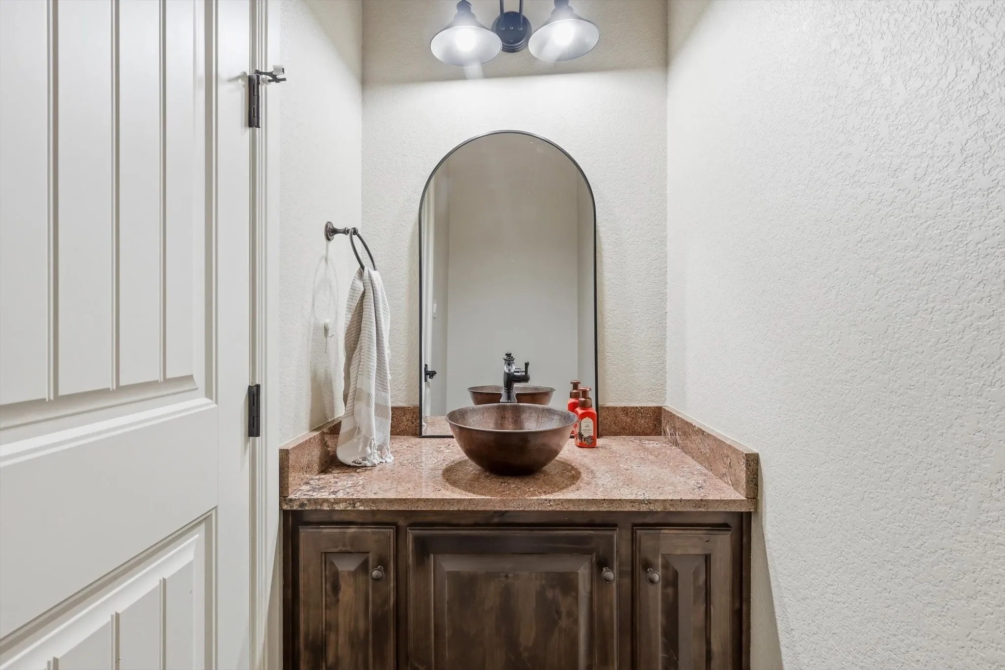 Single Family Residence For Sale in Dallas County , 1040 Lighthouse Court, Grand Prairie, Texas 75104, 5 Bedroom, 5 Bathroom, 5 Garage spaces, 3,960 Sqft, built in 2015, mls#21299273, Real Estate Agent in Grand Prairie, Homes For Sale in Dallas county, Homes For Sale in Grand Prairie, Realtor in Grand Prairie Texas, Real Estate Brokerage Independent Realty Texas, Luminita Cordes Realtor