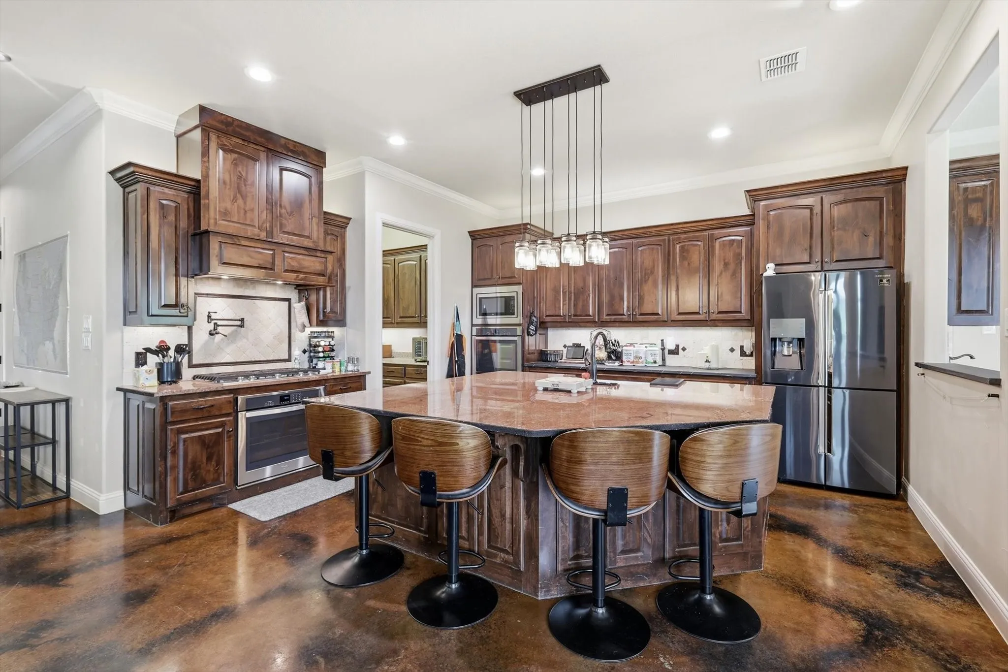 Single Family Residence For Sale in Dallas County , 1040 Lighthouse Court, Grand Prairie, Texas 75104, 5 Bedroom, 5 Bathroom, 5 Garage spaces, 3,960 Sqft, built in 2015, mls#21299273, Real Estate Agent in Grand Prairie, Homes For Sale in Dallas county, Homes For Sale in Grand Prairie, Realtor in Grand Prairie Texas, Real Estate Brokerage Independent Realty Texas, Luminita Cordes Realtor