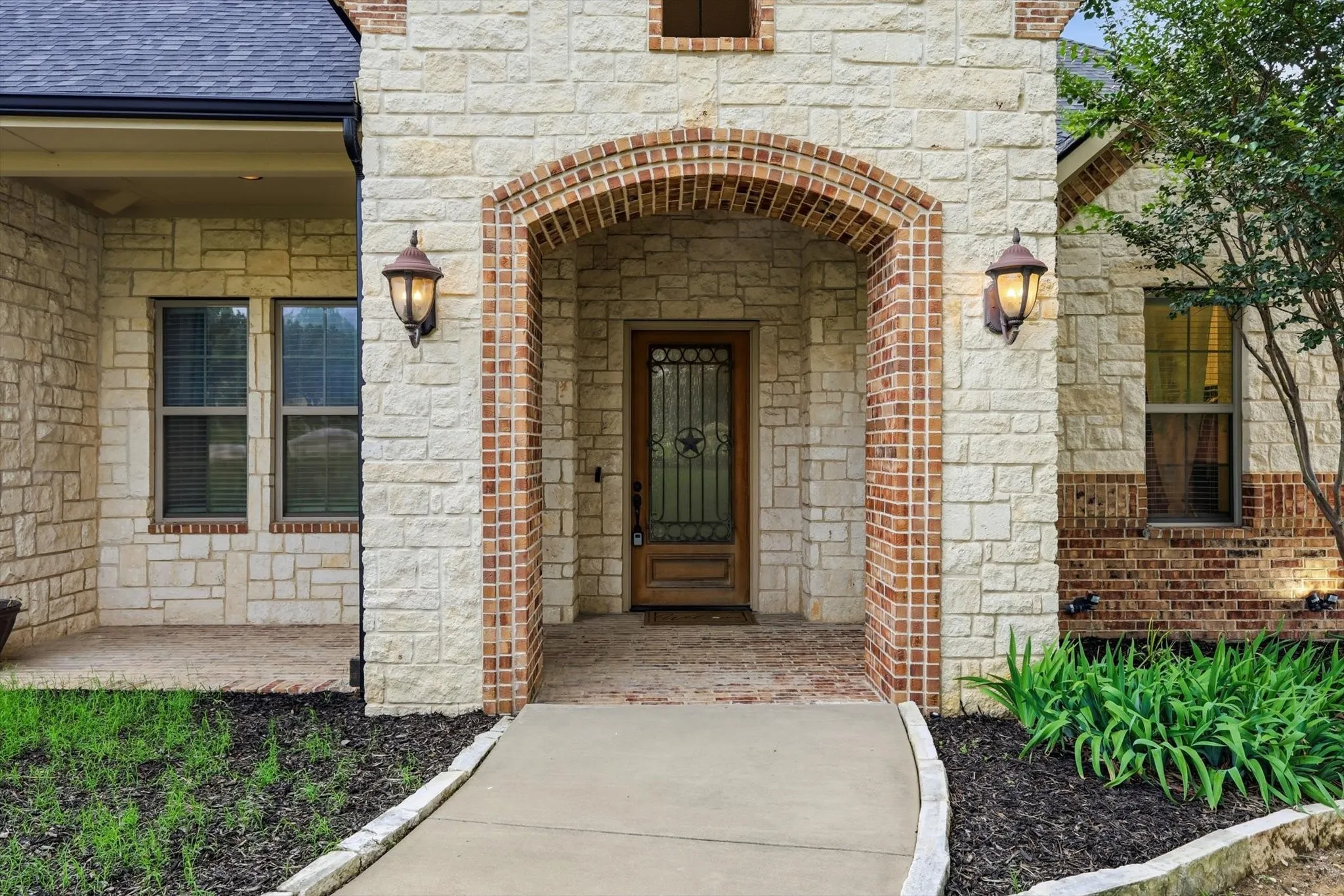 Single Family Residence For Sale in Dallas County , 1040 Lighthouse Court, Grand Prairie, Texas 75104, 5 Bedroom, 5 Bathroom, 5 Garage spaces, 3,960 Sqft, built in 2015, mls#21299273, Real Estate Agent in Grand Prairie, Homes For Sale in Dallas county, Homes For Sale in Grand Prairie, Realtor in Grand Prairie Texas, Real Estate Brokerage Independent Realty Texas, Luminita Cordes Realtor