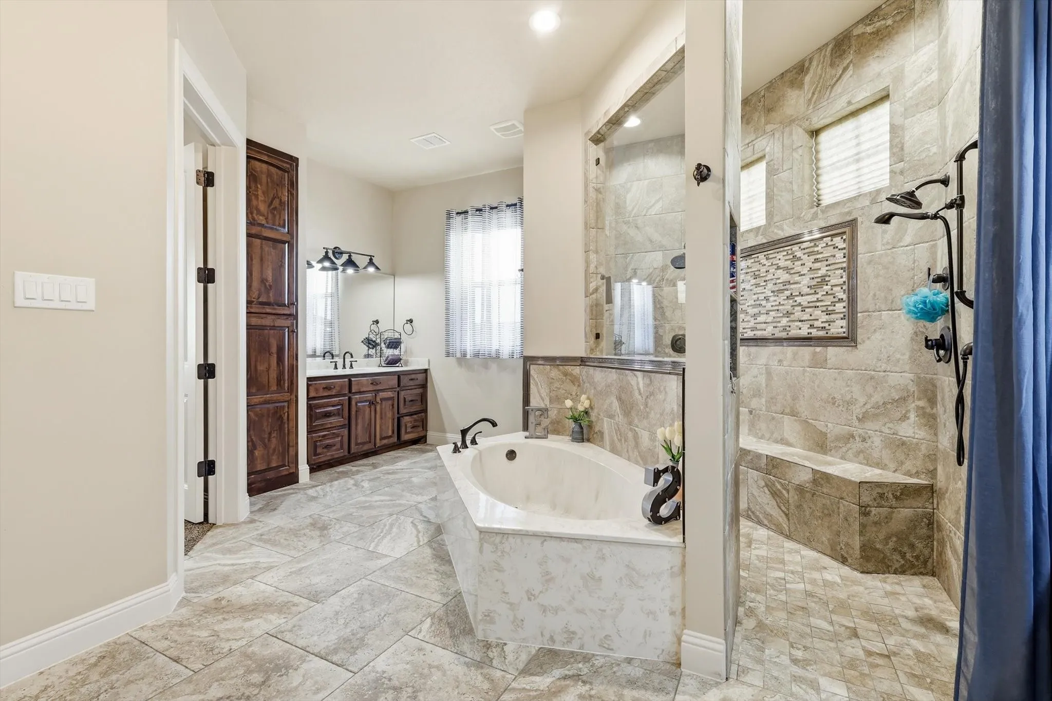 Single Family Residence For Sale in Dallas County , 1040 Lighthouse Court, Grand Prairie, Texas 75104, 5 Bedroom, 5 Bathroom, 5 Garage spaces, 3,960 Sqft, built in 2015, mls#21299273, Real Estate Agent in Grand Prairie, Homes For Sale in Dallas county, Homes For Sale in Grand Prairie, Realtor in Grand Prairie Texas, Real Estate Brokerage Independent Realty Texas, Luminita Cordes Realtor