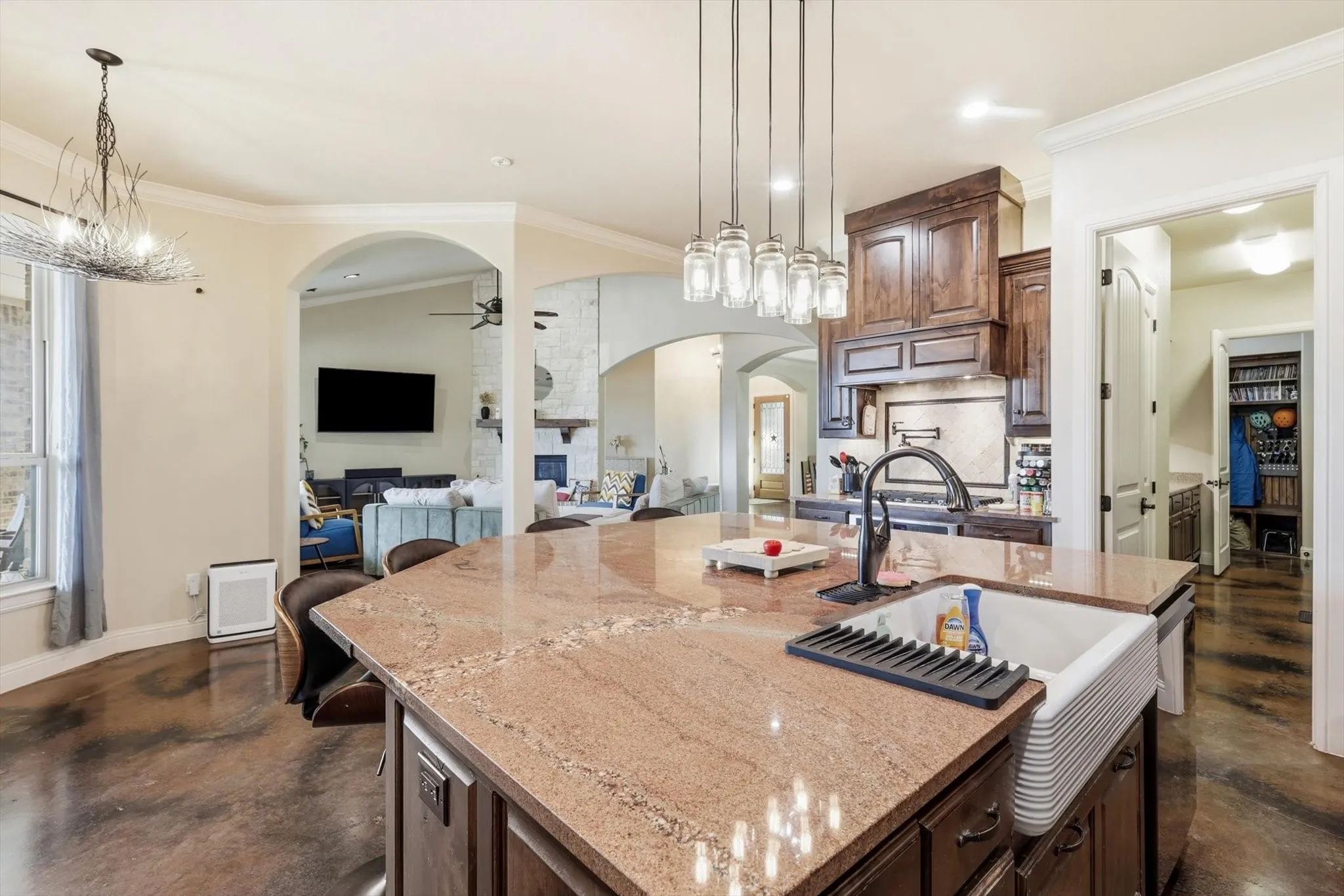 Single Family Residence For Sale in Dallas County , 1040 Lighthouse Court, Grand Prairie, Texas 75104, 5 Bedroom, 5 Bathroom, 5 Garage spaces, 3,960 Sqft, built in 2015, mls#21299273, Real Estate Agent in Grand Prairie, Homes For Sale in Dallas county, Homes For Sale in Grand Prairie, Realtor in Grand Prairie Texas, Real Estate Brokerage Independent Realty Texas, Luminita Cordes Realtor