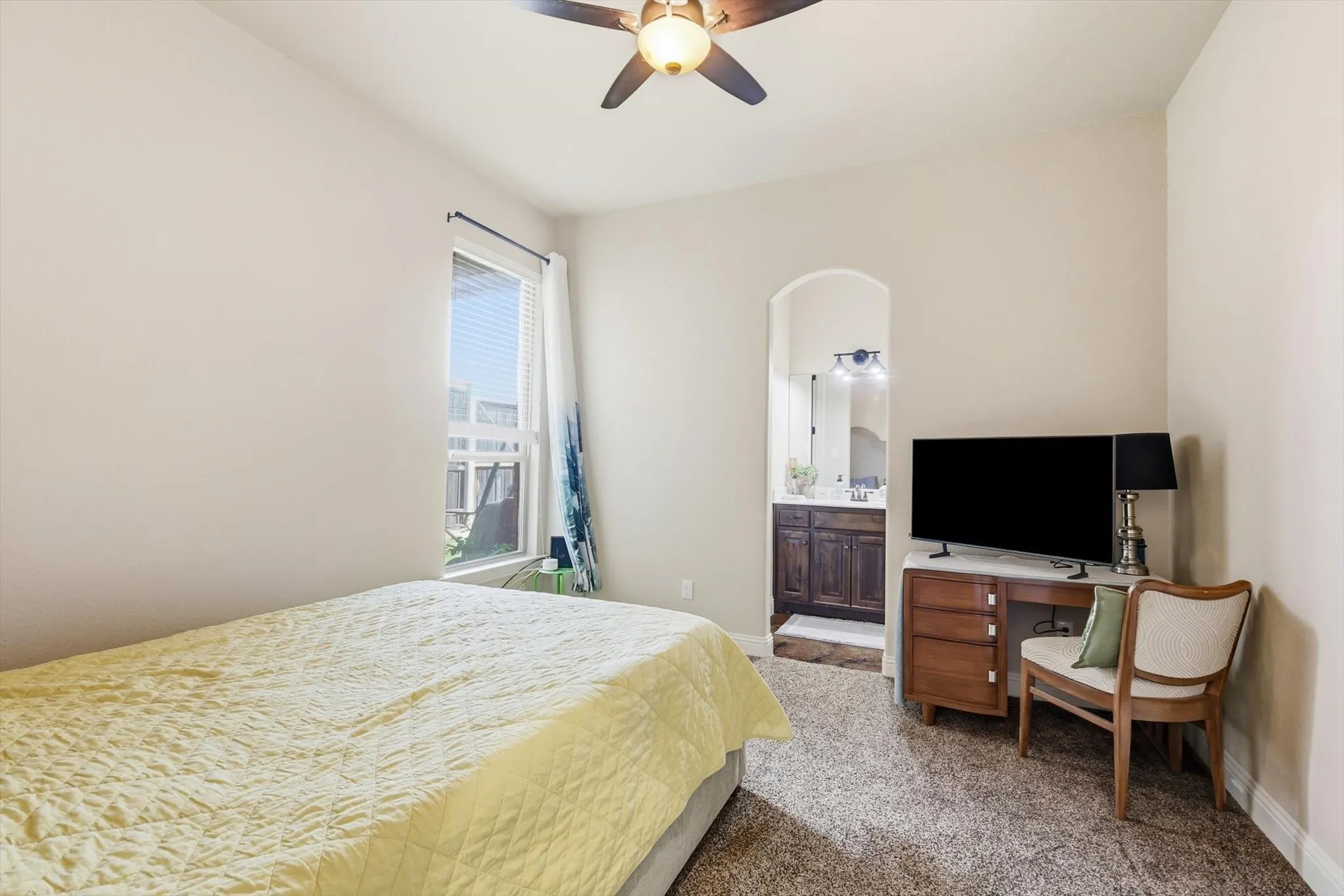 Single Family Residence For Sale in Dallas County , 1040 Lighthouse Court, Grand Prairie, Texas 75104, 5 Bedroom, 5 Bathroom, 5 Garage spaces, 3,960 Sqft, built in 2015, mls#21299273, Real Estate Agent in Grand Prairie, Homes For Sale in Dallas county, Homes For Sale in Grand Prairie, Realtor in Grand Prairie Texas, Real Estate Brokerage Independent Realty Texas, Luminita Cordes Realtor