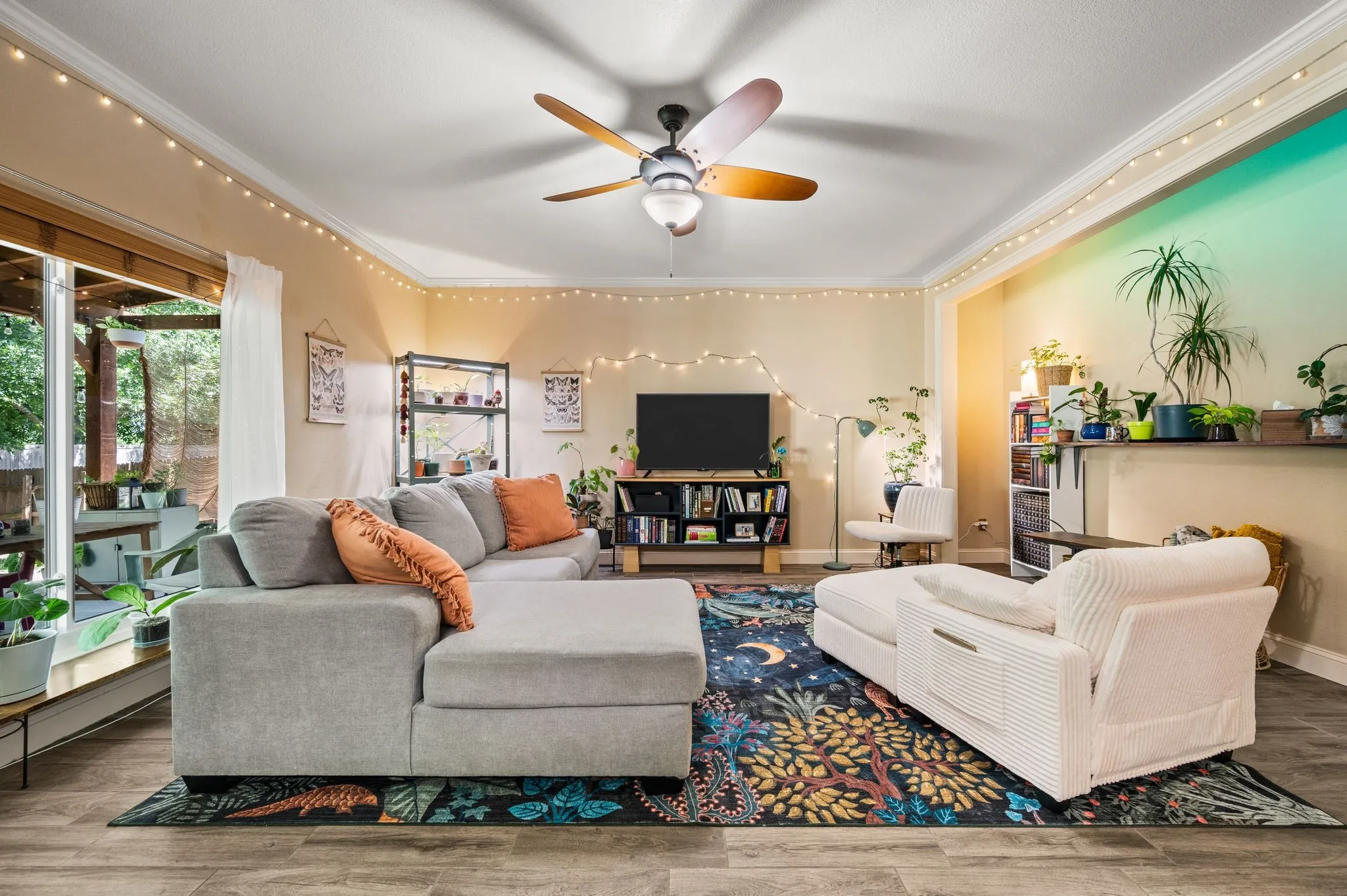 Single Family Residence For Sale in Denton County , 2012 Collington Drive, Roanoke, Texas 76262, 3 Bedroom, 3 Bathroom, 2 Garage spaces, 2,064 Sqft, built in 2001, mls#21300867, Real Estate Agent in Roanoke, Homes For Sale in Denton county, Homes For Sale in Roanoke, Realtor in Roanoke Texas, Real Estate Brokerage Independent Realty Texas, Luminita Cordes Realtor