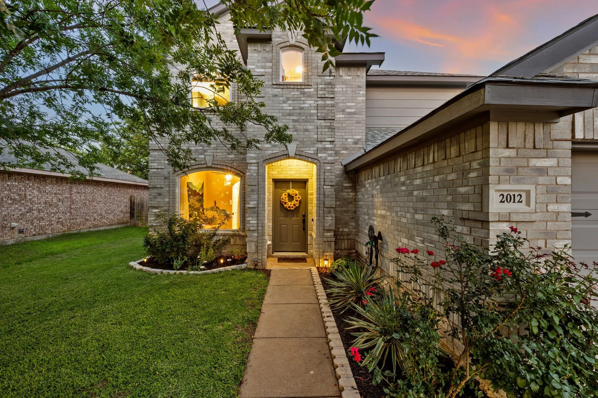 Single Family Residence For Sale in Denton County , 2012 Collington Drive, Roanoke, Texas 76262, 3 Bedroom, 3 Bathroom, 2 Garage spaces, 2,064 Sqft, built in 2001, mls#21300867, Real Estate Agent in Roanoke, Homes For Sale in Denton county, Homes For Sale in Roanoke, Realtor in Roanoke Texas, Real Estate Brokerage Independent Realty Texas, Luminita Cordes Realtor