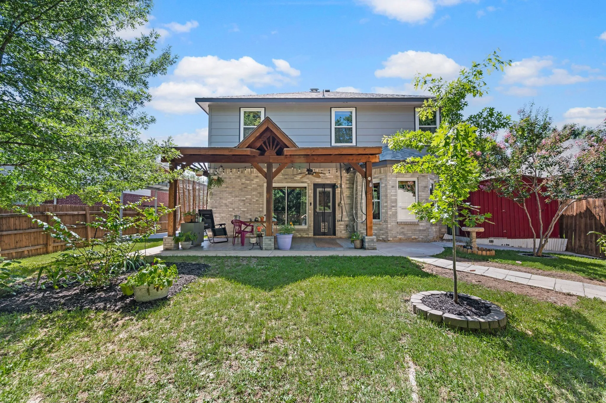 Single Family Residence For Sale in Denton County , 2012 Collington Drive, Roanoke, Texas 76262, 3 Bedroom, 3 Bathroom, 2 Garage spaces, 2,064 Sqft, built in 2001, mls#21300867, Real Estate Agent in Roanoke, Homes For Sale in Denton county, Homes For Sale in Roanoke, Realtor in Roanoke Texas, Real Estate Brokerage Independent Realty Texas, Luminita Cordes Realtor