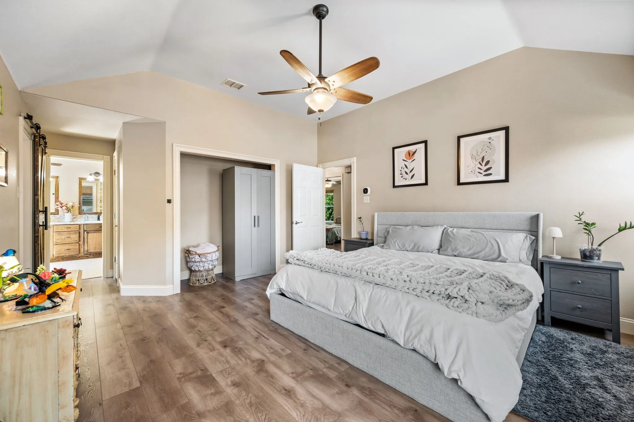 Single Family Residence For Sale in Denton County , 2012 Collington Drive, Roanoke, Texas 76262, 3 Bedroom, 3 Bathroom, 2 Garage spaces, 2,064 Sqft, built in 2001, mls#21300867, Real Estate Agent in Roanoke, Homes For Sale in Denton county, Homes For Sale in Roanoke, Realtor in Roanoke Texas, Real Estate Brokerage Independent Realty Texas, Luminita Cordes Realtor
