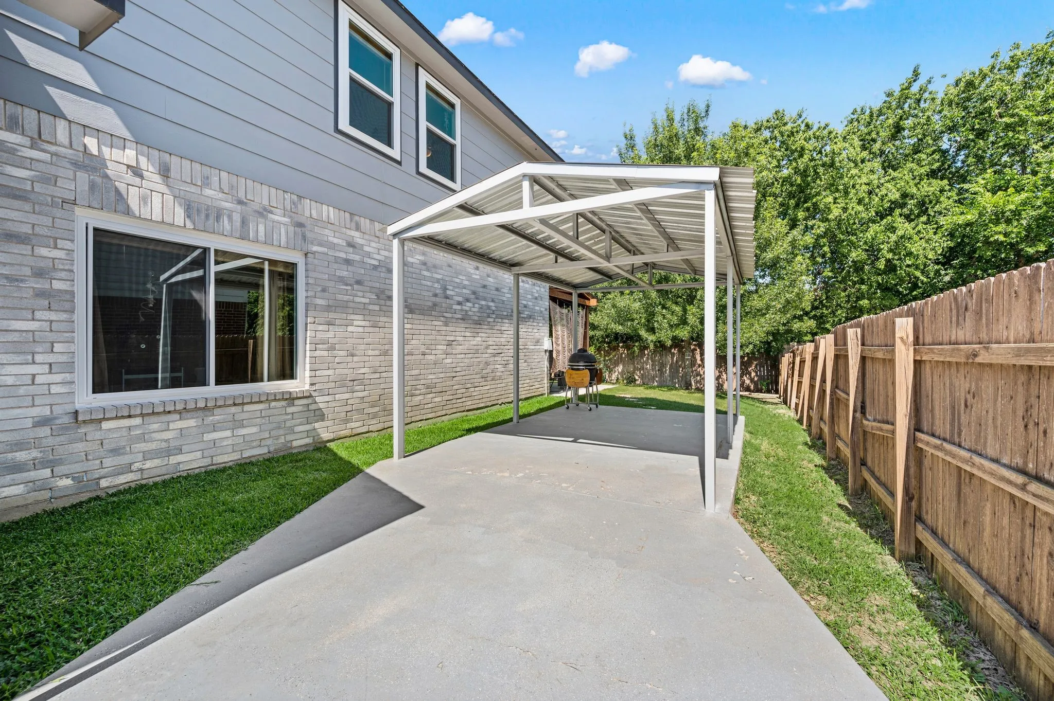 Single Family Residence For Sale in Denton County , 2012 Collington Drive, Roanoke, Texas 76262, 3 Bedroom, 3 Bathroom, 2 Garage spaces, 2,064 Sqft, built in 2001, mls#21300867, Real Estate Agent in Roanoke, Homes For Sale in Denton county, Homes For Sale in Roanoke, Realtor in Roanoke Texas, Real Estate Brokerage Independent Realty Texas, Luminita Cordes Realtor