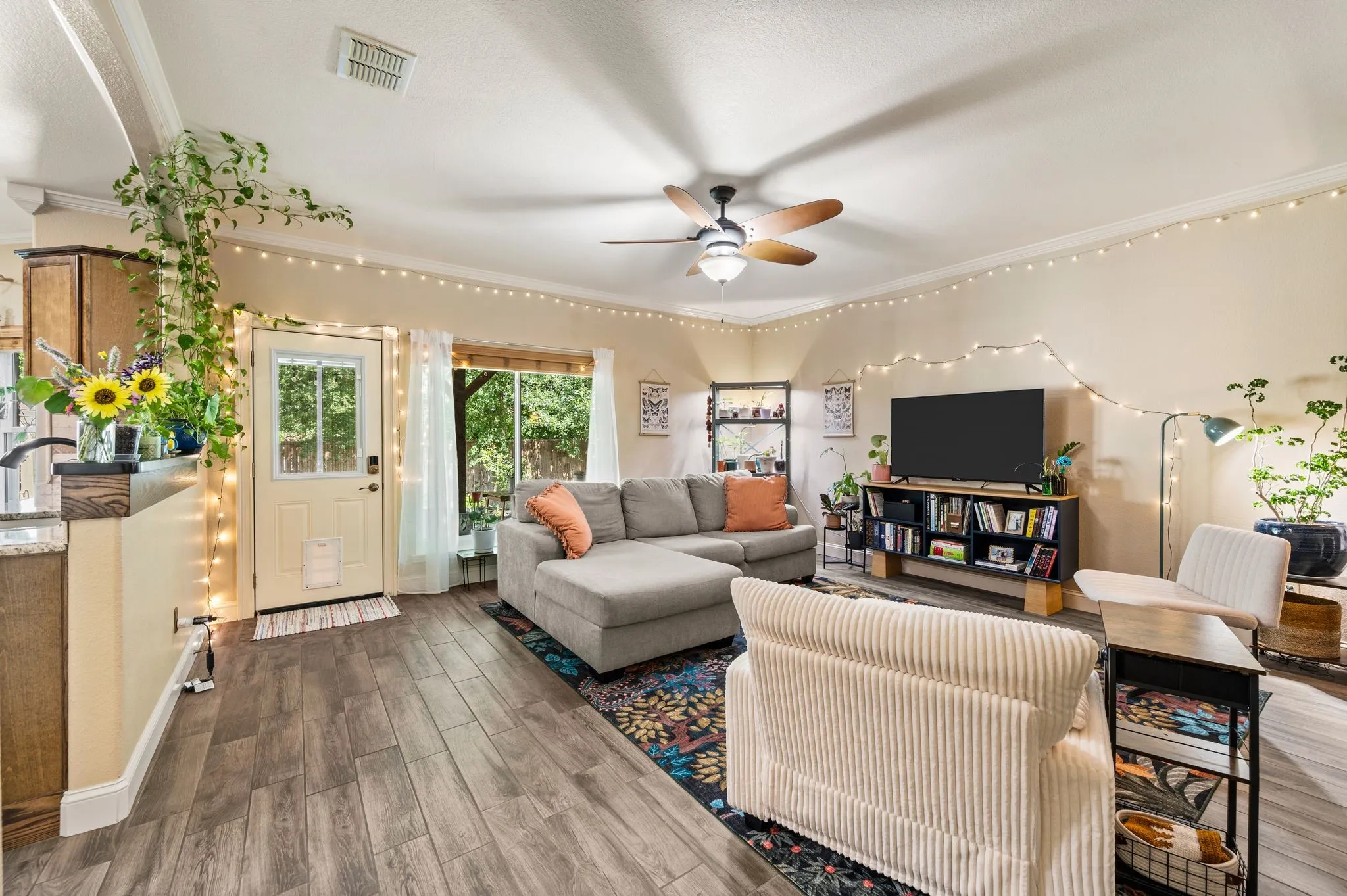 Single Family Residence For Sale in Denton County , 2012 Collington Drive, Roanoke, Texas 76262, 3 Bedroom, 3 Bathroom, 2 Garage spaces, 2,064 Sqft, built in 2001, mls#21300867, Real Estate Agent in Roanoke, Homes For Sale in Denton county, Homes For Sale in Roanoke, Realtor in Roanoke Texas, Real Estate Brokerage Independent Realty Texas, Luminita Cordes Realtor