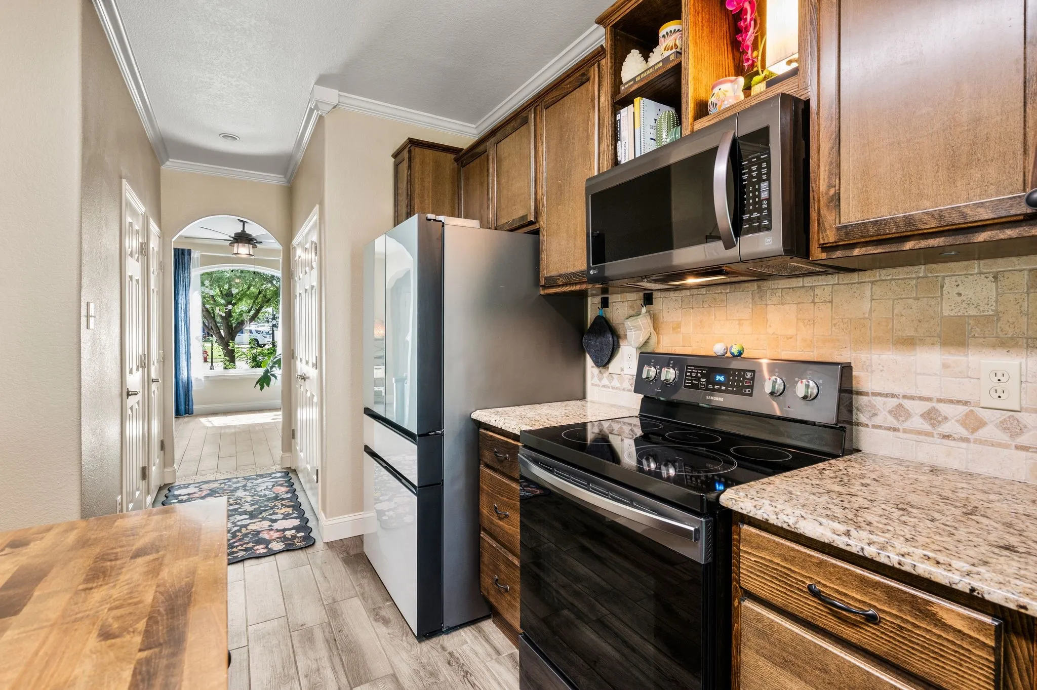 Single Family Residence For Sale in Denton County , 2012 Collington Drive, Roanoke, Texas 76262, 3 Bedroom, 3 Bathroom, 2 Garage spaces, 2,064 Sqft, built in 2001, mls#21300867, Real Estate Agent in Roanoke, Homes For Sale in Denton county, Homes For Sale in Roanoke, Realtor in Roanoke Texas, Real Estate Brokerage Independent Realty Texas, Luminita Cordes Realtor