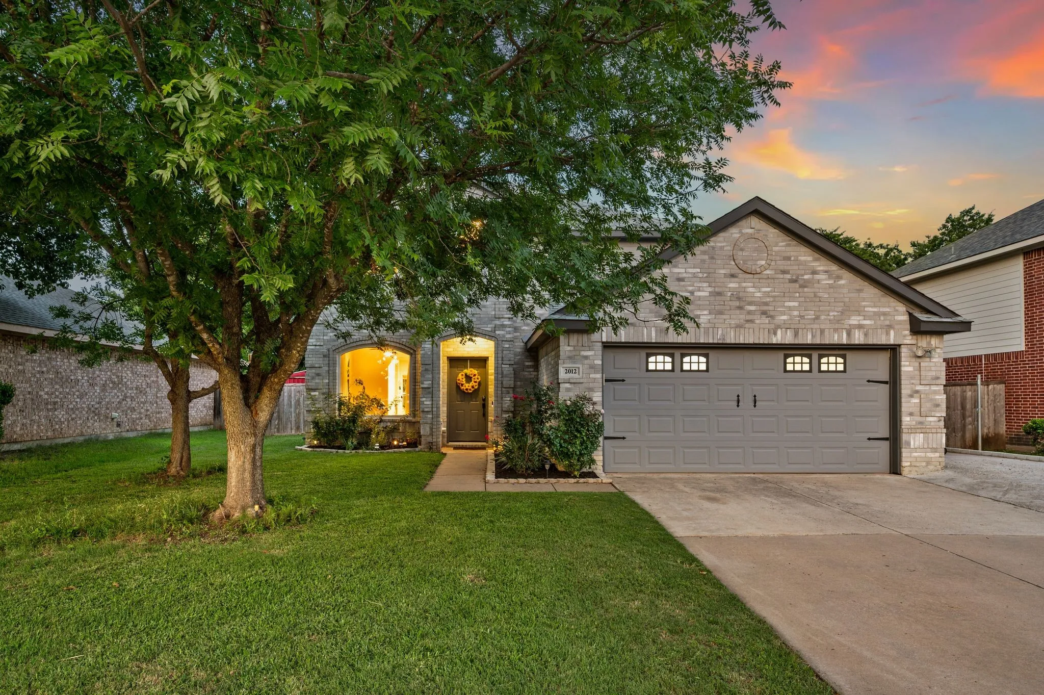 Single Family Residence For Sale in Denton County , 2012 Collington Drive, Roanoke, Texas 76262, 3 Bedroom, 3 Bathroom, 2 Garage spaces, 2,064 Sqft, built in 2001, mls#21300867, Real Estate Agent in Roanoke, Homes For Sale in Denton county, Homes For Sale in Roanoke, Realtor in Roanoke Texas, Real Estate Brokerage Independent Realty Texas, Luminita Cordes Realtor