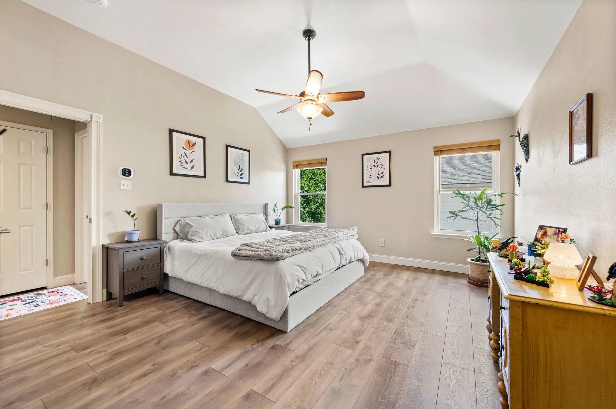 Single Family Residence For Sale in Denton County , 2012 Collington Drive, Roanoke, Texas 76262, 3 Bedroom, 3 Bathroom, 2 Garage spaces, 2,064 Sqft, built in 2001, mls#21300867, Real Estate Agent in Roanoke, Homes For Sale in Denton county, Homes For Sale in Roanoke, Realtor in Roanoke Texas, Real Estate Brokerage Independent Realty Texas, Luminita Cordes Realtor