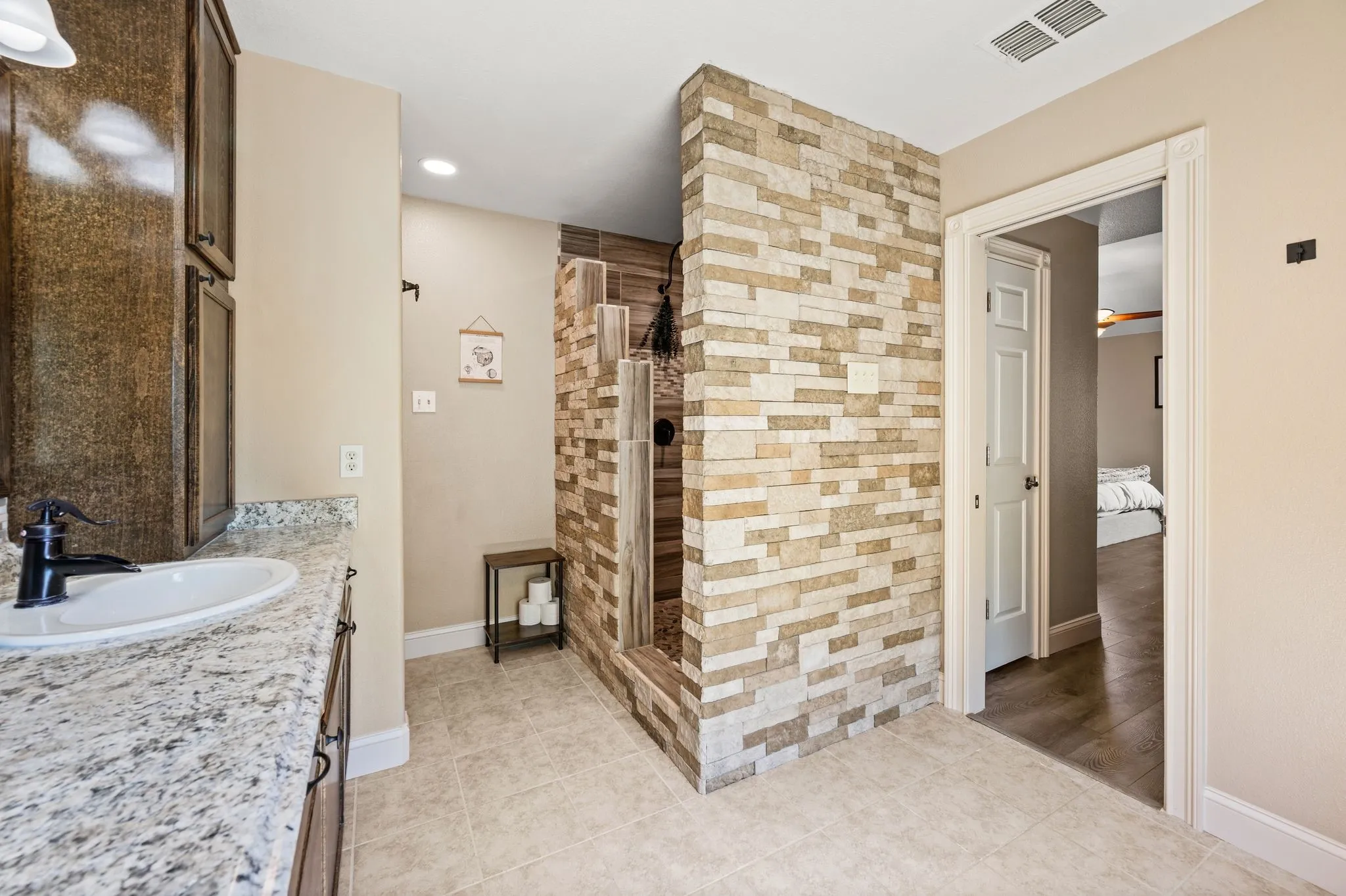 Single Family Residence For Sale in Denton County , 2012 Collington Drive, Roanoke, Texas 76262, 3 Bedroom, 3 Bathroom, 2 Garage spaces, 2,064 Sqft, built in 2001, mls#21300867, Real Estate Agent in Roanoke, Homes For Sale in Denton county, Homes For Sale in Roanoke, Realtor in Roanoke Texas, Real Estate Brokerage Independent Realty Texas, Luminita Cordes Realtor