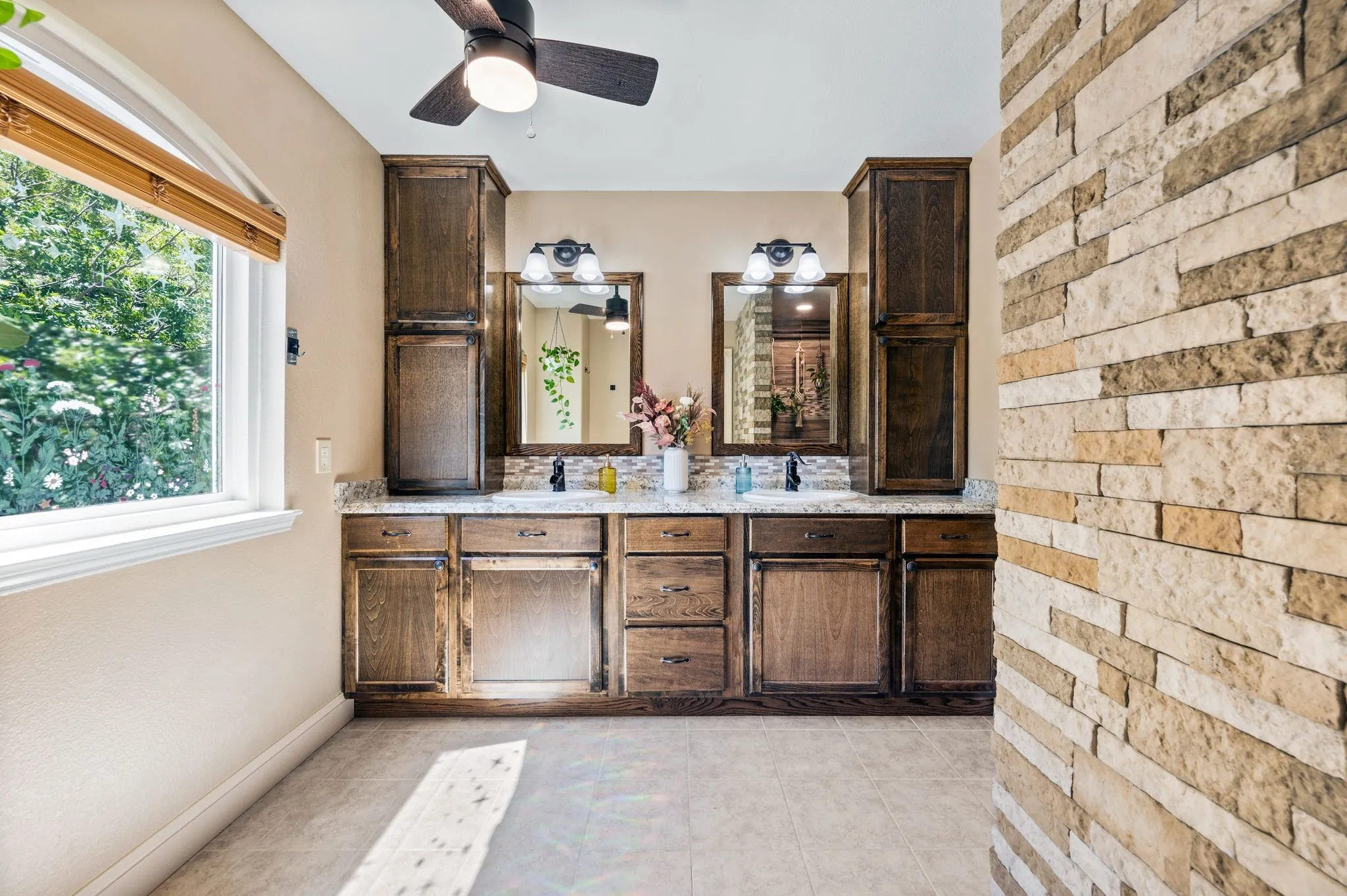 Single Family Residence For Sale in Denton County , 2012 Collington Drive, Roanoke, Texas 76262, 3 Bedroom, 3 Bathroom, 2 Garage spaces, 2,064 Sqft, built in 2001, mls#21300867, Real Estate Agent in Roanoke, Homes For Sale in Denton county, Homes For Sale in Roanoke, Realtor in Roanoke Texas, Real Estate Brokerage Independent Realty Texas, Luminita Cordes Realtor