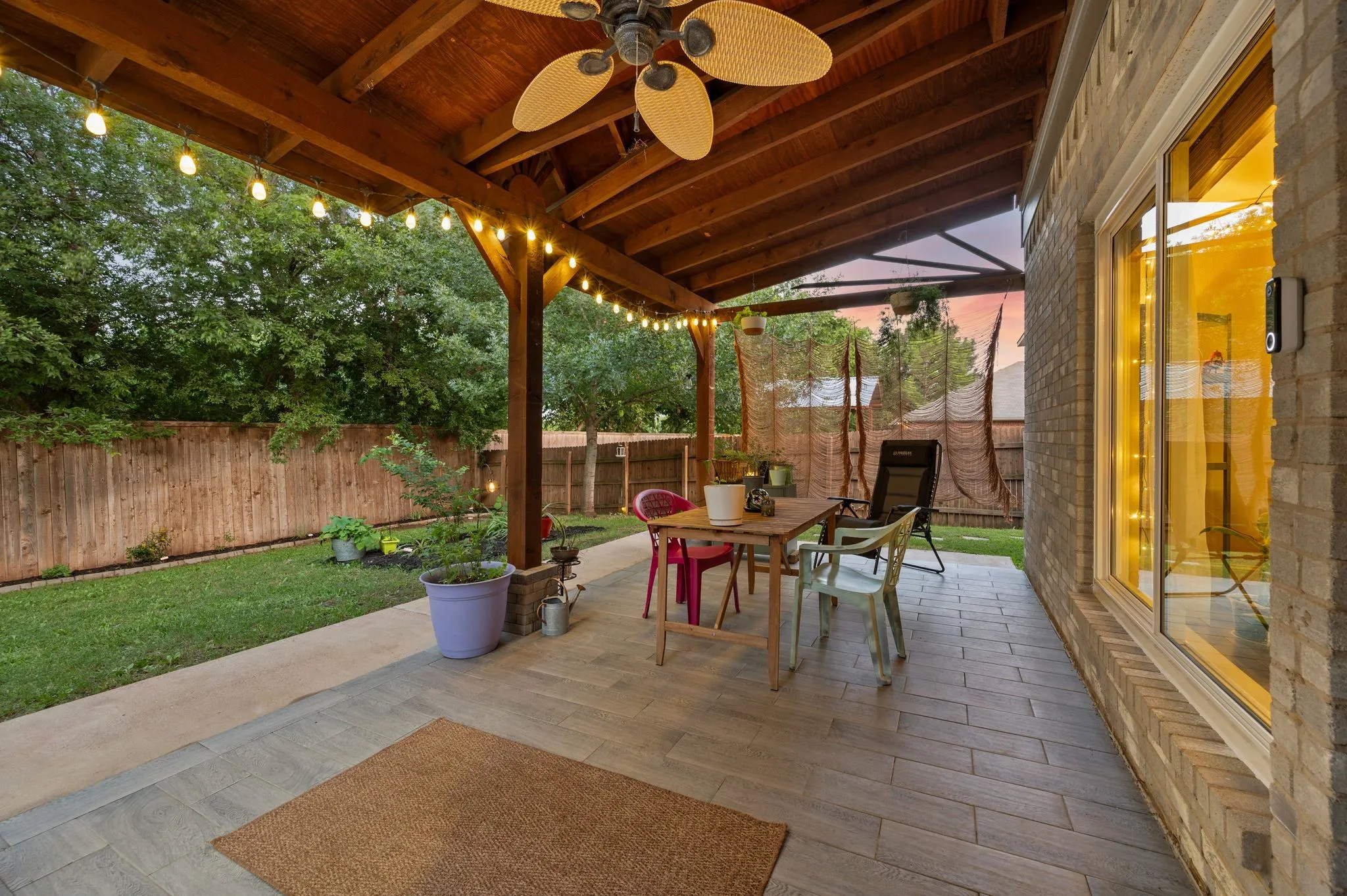 Single Family Residence For Sale in Denton County , 2012 Collington Drive, Roanoke, Texas 76262, 3 Bedroom, 3 Bathroom, 2 Garage spaces, 2,064 Sqft, built in 2001, mls#21300867, Real Estate Agent in Roanoke, Homes For Sale in Denton county, Homes For Sale in Roanoke, Realtor in Roanoke Texas, Real Estate Brokerage Independent Realty Texas, Luminita Cordes Realtor