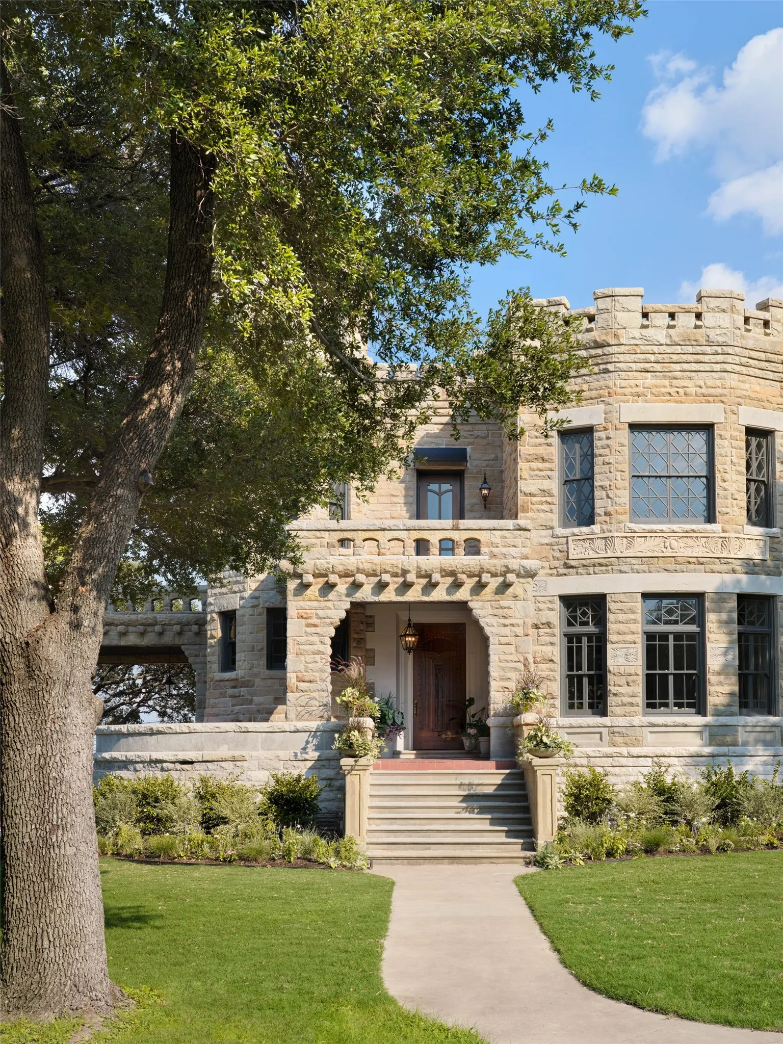 Single Family Residence For Sale in Mc Lennan County , 3300 Austin Avenue, Waco, Texas 76710, 4 Bedroom, 4 Bathroom, Garage spaces, 6,176 Sqft, built in 1890, mls#21283712, Real Estate Agent in Waco, Homes For Sale in Mc Lennan county, Homes For Sale in Waco, Realtor in Waco Texas, Real Estate Brokerage Independent Realty Texas, Luminita Cordes Realtor