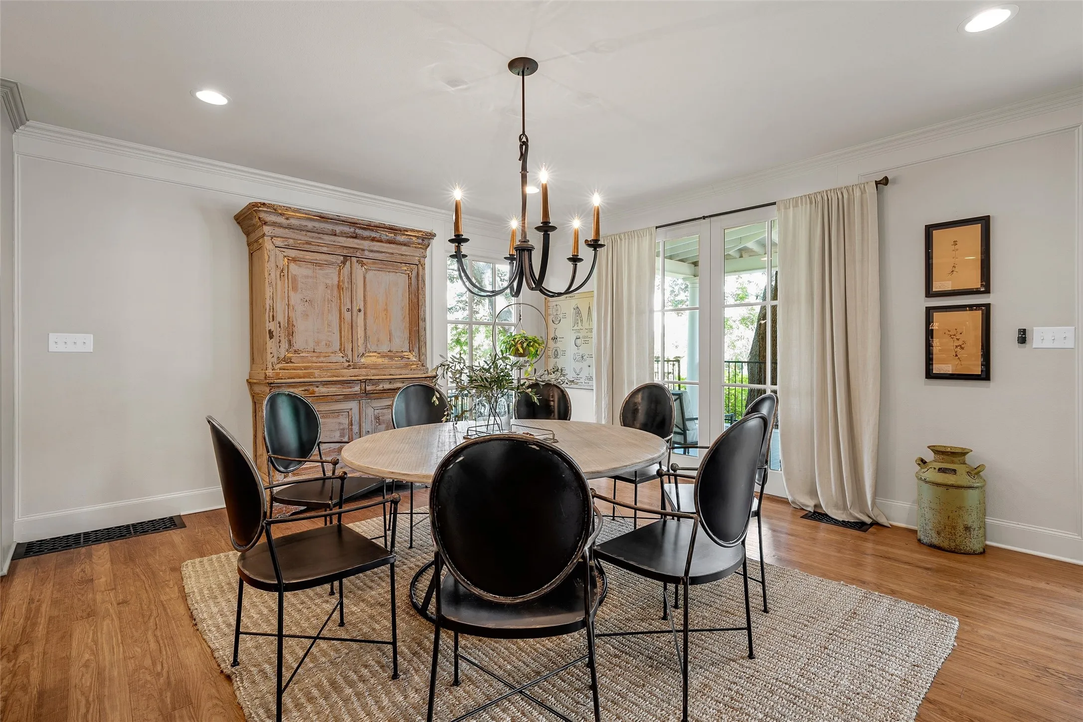 Single Family Residence For Sale in Mc Lennan County , 3601 Hillcrest Drive, Waco, Texas 76708, 5 Bedroom, 4 Bathroom, 2 Garage spaces, 4,606 Sqft, built in 1903, mls#21298486, Real Estate Agent in Waco, Homes For Sale in Mc Lennan county, Homes For Sale in Waco, Realtor in Waco Texas, Real Estate Brokerage Independent Realty Texas, Luminita Cordes Realtor
