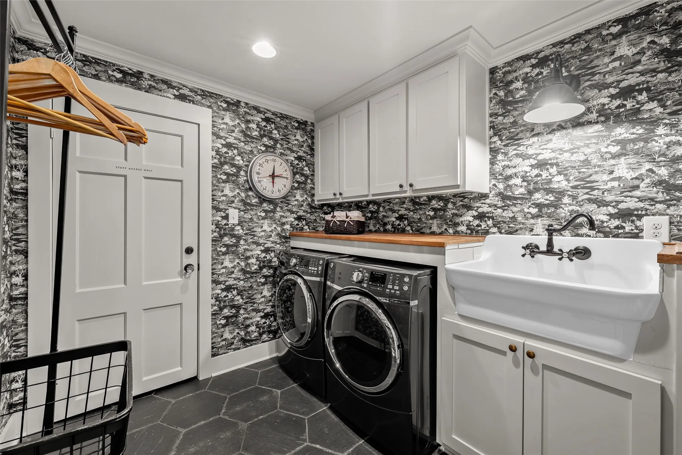 Single Family Residence For Sale in Mc Lennan County , 3601 Hillcrest Drive, Waco, Texas 76708, 5 Bedroom, 4 Bathroom, 2 Garage spaces, 4,606 Sqft, built in 1903, mls#21298486, Real Estate Agent in Waco, Homes For Sale in Mc Lennan county, Homes For Sale in Waco, Realtor in Waco Texas, Real Estate Brokerage Independent Realty Texas, Luminita Cordes Realtor