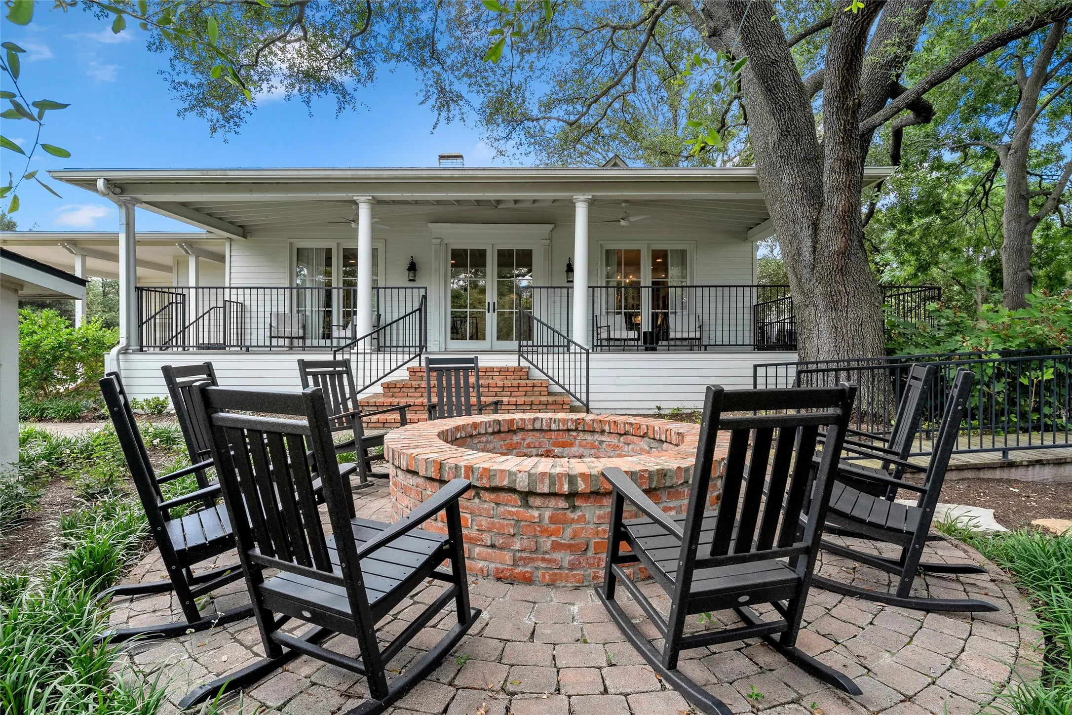 Single Family Residence For Sale in Mc Lennan County , 3601 Hillcrest Drive, Waco, Texas 76708, 5 Bedroom, 4 Bathroom, 2 Garage spaces, 4,606 Sqft, built in 1903, mls#21298486, Real Estate Agent in Waco, Homes For Sale in Mc Lennan county, Homes For Sale in Waco, Realtor in Waco Texas, Real Estate Brokerage Independent Realty Texas, Luminita Cordes Realtor