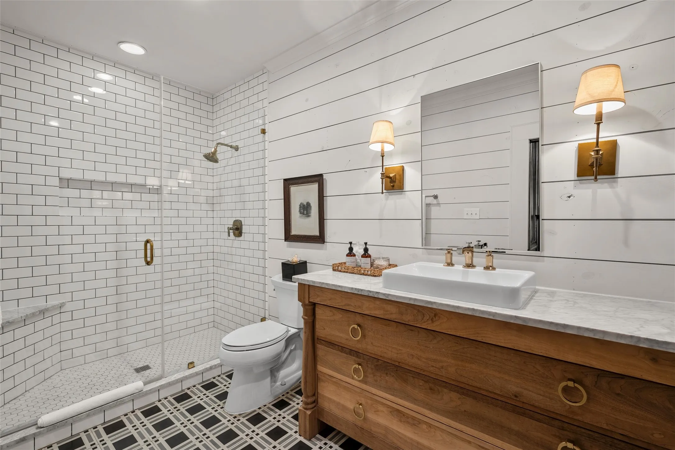 Single Family Residence For Sale in Mc Lennan County , 3601 Hillcrest Drive, Waco, Texas 76708, 5 Bedroom, 4 Bathroom, 2 Garage spaces, 4,606 Sqft, built in 1903, mls#21298486, Real Estate Agent in Waco, Homes For Sale in Mc Lennan county, Homes For Sale in Waco, Realtor in Waco Texas, Real Estate Brokerage Independent Realty Texas, Luminita Cordes Realtor