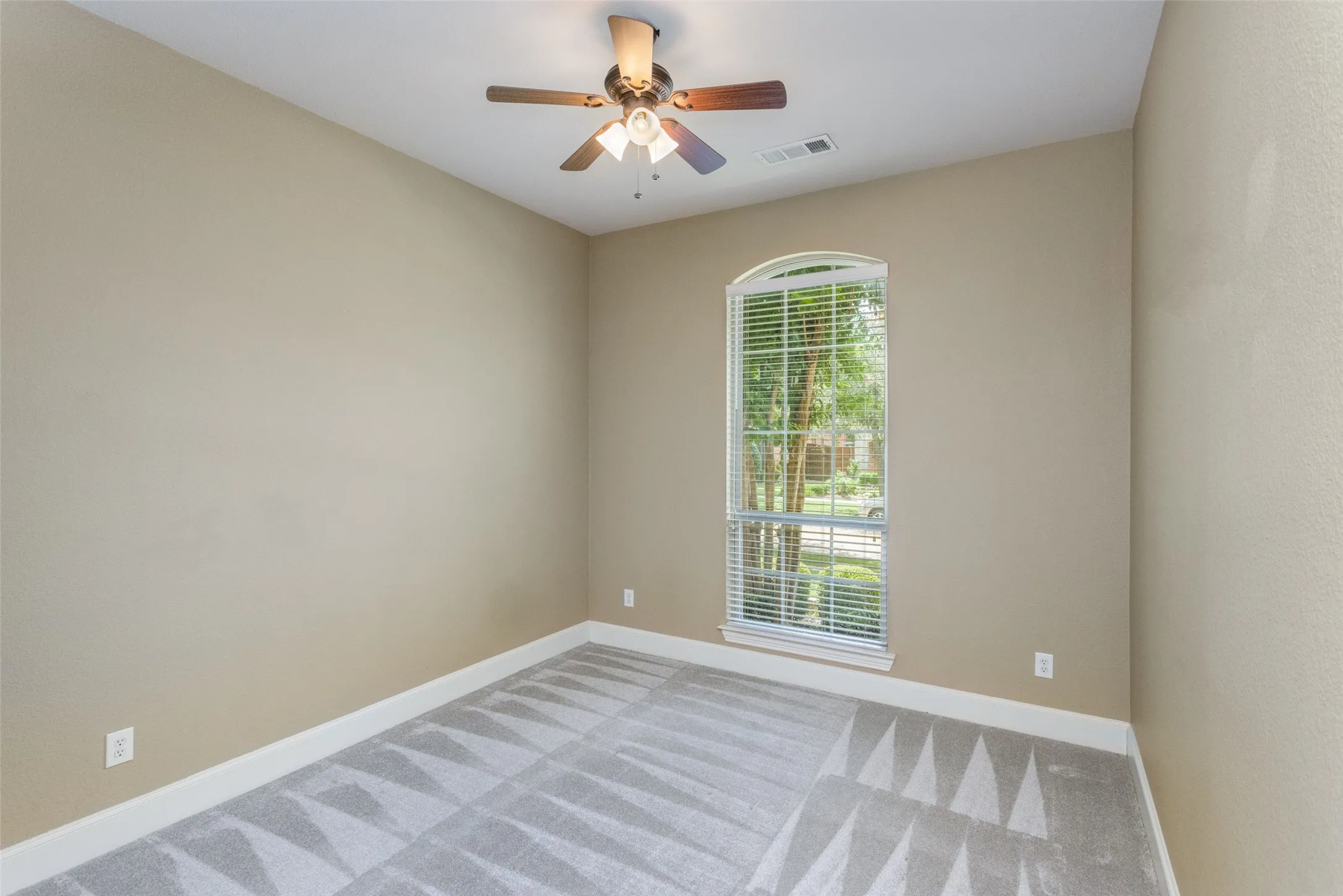 Single Family Residence For Rent in Collin County , 13336 Thornton Drive, Frisco, Texas 75035, 5 Bedroom, 5 Bathroom, 3 Garage spaces, 4,645 Sqft, built in 2009, mls#21301766, Real Estate Agent in Frisco, Homes For Rent in Collin county, Homes For Rent in Frisco, Realtor in Frisco Texas, Real Estate Brokerage Independent Realty Texas, Luminita Cordes Realtor