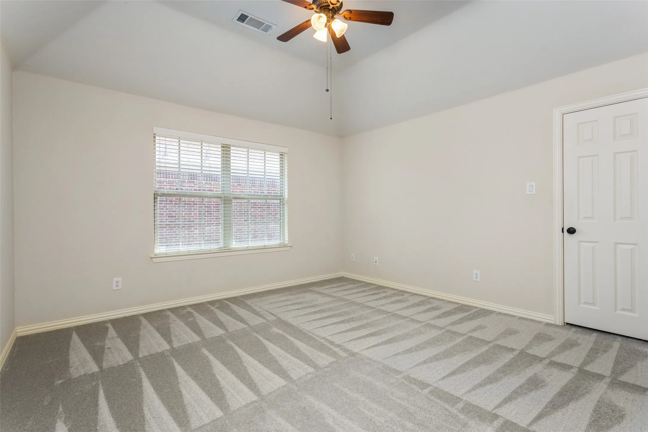 Single Family Residence For Rent in Collin County , 13336 Thornton Drive, Frisco, Texas 75035, 5 Bedroom, 5 Bathroom, 3 Garage spaces, 4,645 Sqft, built in 2009, mls#21301766, Real Estate Agent in Frisco, Homes For Rent in Collin county, Homes For Rent in Frisco, Realtor in Frisco Texas, Real Estate Brokerage Independent Realty Texas, Luminita Cordes Realtor
