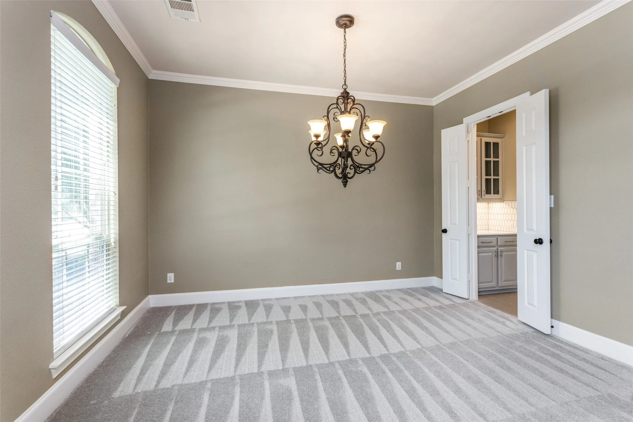 Single Family Residence For Rent in Collin County , 13336 Thornton Drive, Frisco, Texas 75035, 5 Bedroom, 5 Bathroom, 3 Garage spaces, 4,645 Sqft, built in 2009, mls#21301766, Real Estate Agent in Frisco, Homes For Rent in Collin county, Homes For Rent in Frisco, Realtor in Frisco Texas, Real Estate Brokerage Independent Realty Texas, Luminita Cordes Realtor