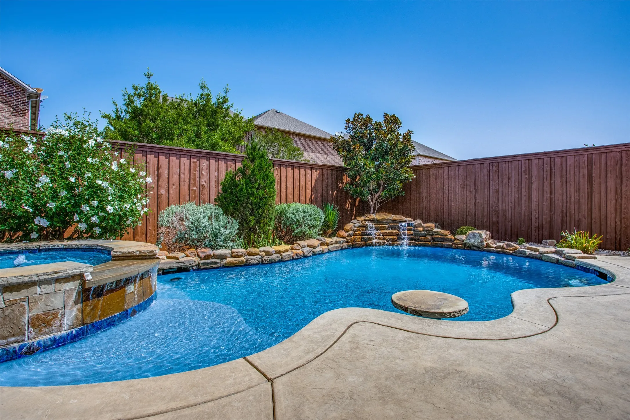 Single Family Residence For Rent in Collin County , 13336 Thornton Drive, Frisco, Texas 75035, 5 Bedroom, 5 Bathroom, 3 Garage spaces, 4,645 Sqft, built in 2009, mls#21301766, Real Estate Agent in Frisco, Homes For Rent in Collin county, Homes For Rent in Frisco, Realtor in Frisco Texas, Real Estate Brokerage Independent Realty Texas, Luminita Cordes Realtor