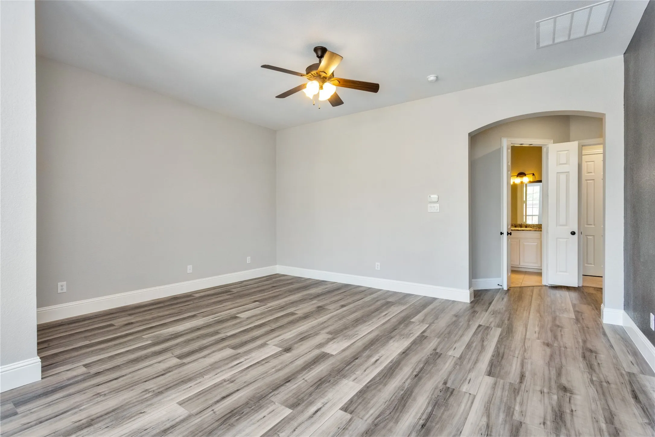Single Family Residence For Rent in Collin County , 13336 Thornton Drive, Frisco, Texas 75035, 5 Bedroom, 5 Bathroom, 3 Garage spaces, 4,645 Sqft, built in 2009, mls#21301766, Real Estate Agent in Frisco, Homes For Rent in Collin county, Homes For Rent in Frisco, Realtor in Frisco Texas, Real Estate Brokerage Independent Realty Texas, Luminita Cordes Realtor
