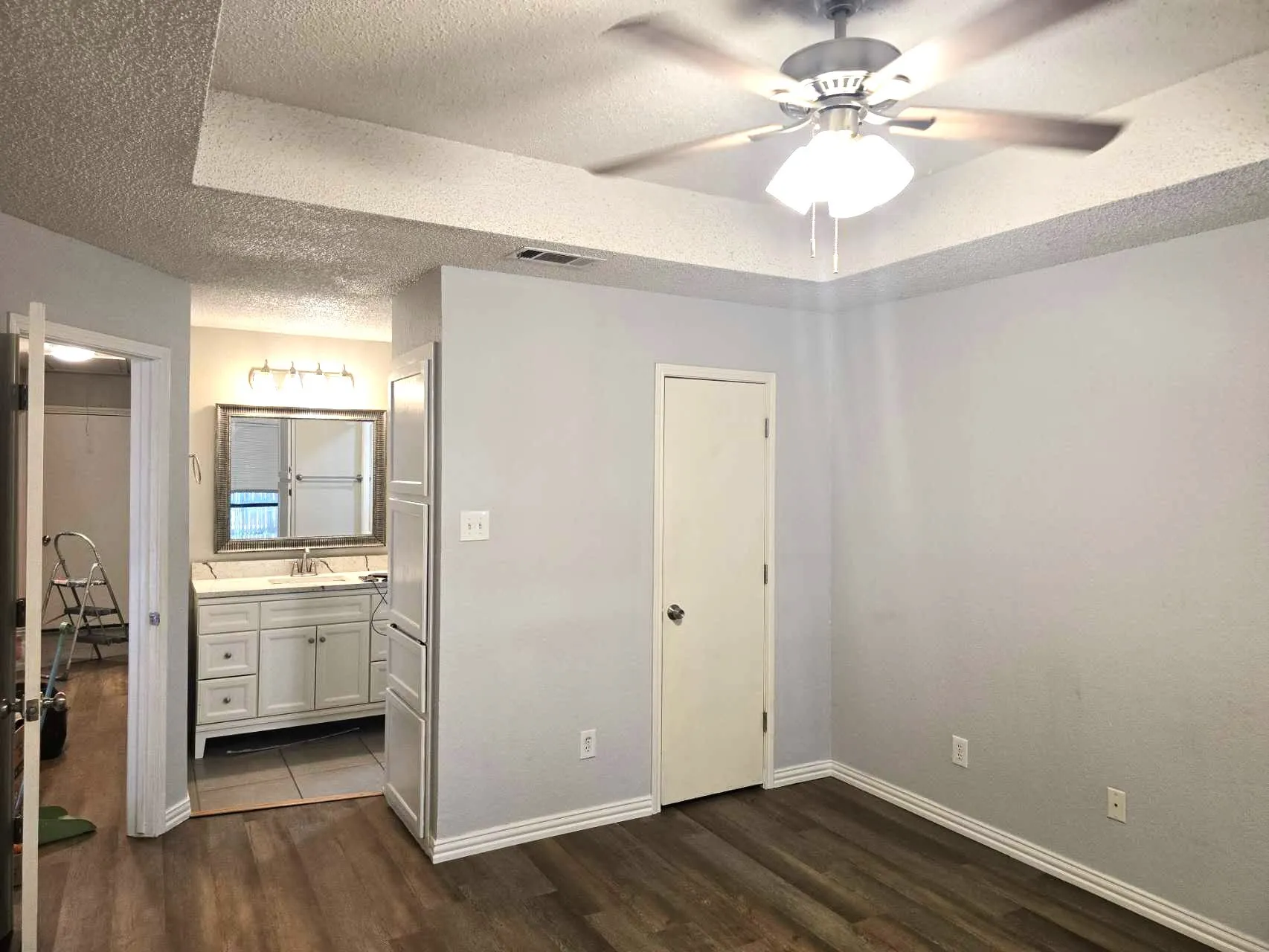 Single Family Residence For Sale in Johnson County , 1007 Mitchell Lane, Burleson, Texas 76028, 3 Bedroom, 2 Bathroom, 1 Garage spaces, 1,261 Sqft, built in 1986, mls#21301709, Real Estate Agent in Burleson, Homes For Sale in Johnson county, Homes For Sale in Burleson, Realtor in Burleson Texas, Real Estate Brokerage Independent Realty Texas, Luminita Cordes Realtor