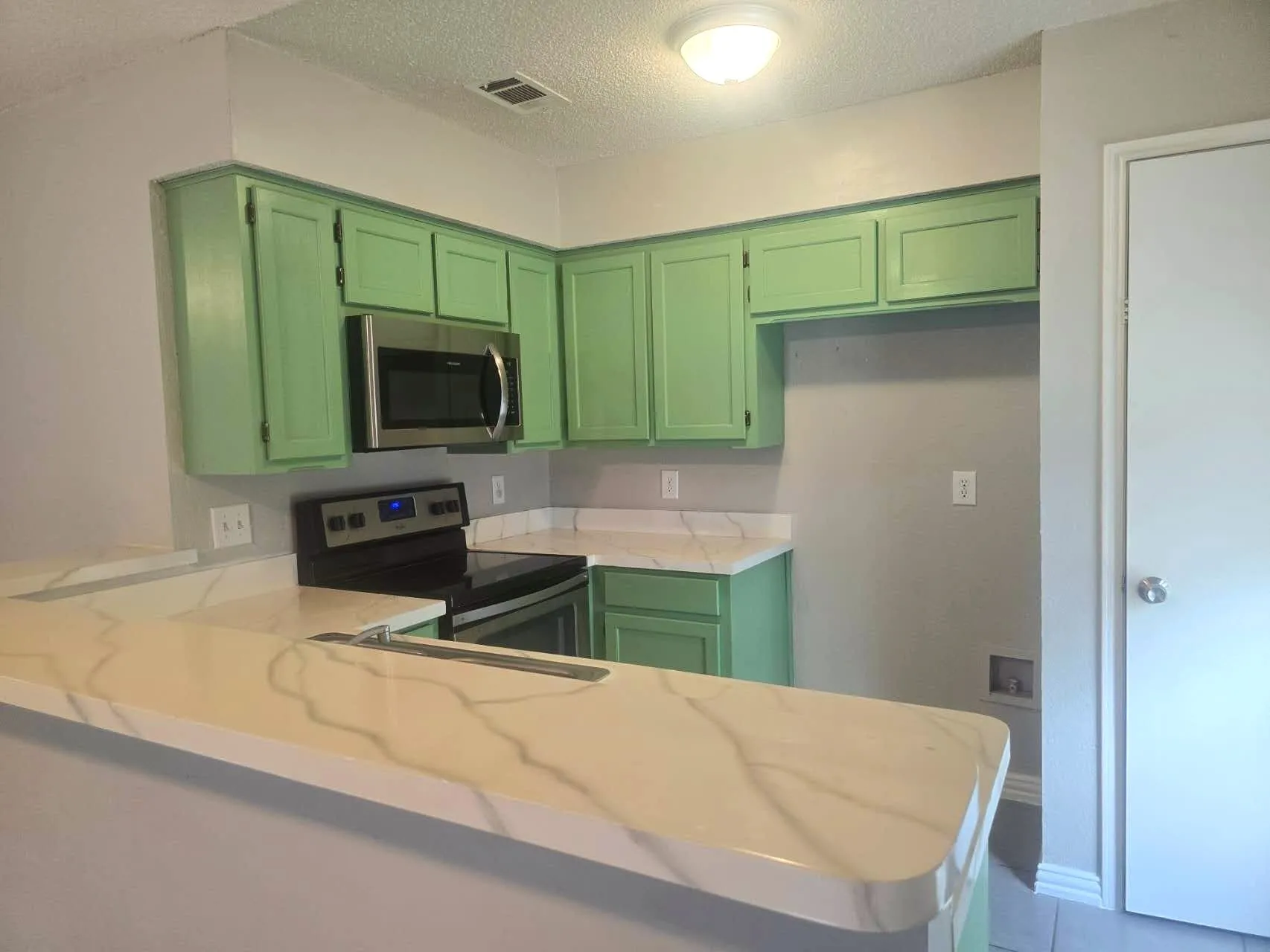 Single Family Residence For Sale in Johnson County , 1007 Mitchell Lane, Burleson, Texas 76028, 3 Bedroom, 2 Bathroom, 1 Garage spaces, 1,261 Sqft, built in 1986, mls#21301709, Real Estate Agent in Burleson, Homes For Sale in Johnson county, Homes For Sale in Burleson, Realtor in Burleson Texas, Real Estate Brokerage Independent Realty Texas, Luminita Cordes Realtor