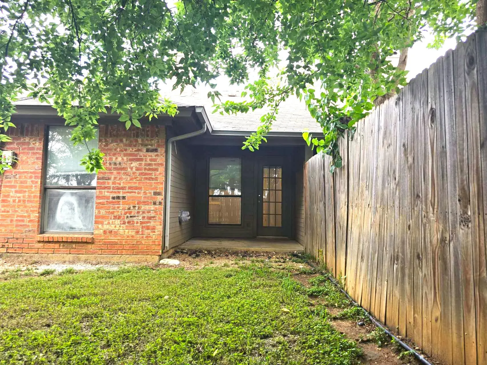 Single Family Residence For Sale in Johnson County , 1007 Mitchell Lane, Burleson, Texas 76028, 3 Bedroom, 2 Bathroom, 1 Garage spaces, 1,261 Sqft, built in 1986, mls#21301709, Real Estate Agent in Burleson, Homes For Sale in Johnson county, Homes For Sale in Burleson, Realtor in Burleson Texas, Real Estate Brokerage Independent Realty Texas, Luminita Cordes Realtor