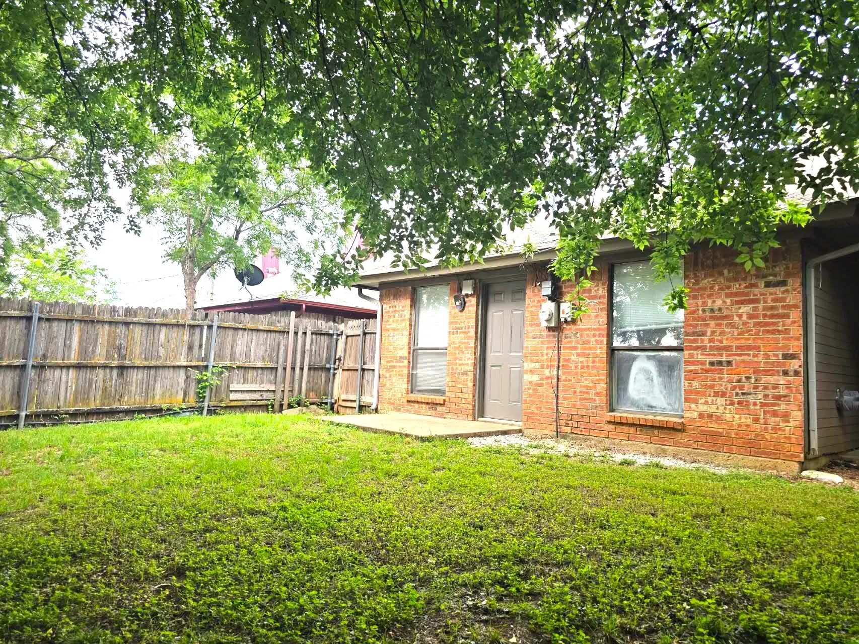 Single Family Residence For Sale in Johnson County , 1007 Mitchell Lane, Burleson, Texas 76028, 3 Bedroom, 2 Bathroom, 1 Garage spaces, 1,261 Sqft, built in 1986, mls#21301709, Real Estate Agent in Burleson, Homes For Sale in Johnson county, Homes For Sale in Burleson, Realtor in Burleson Texas, Real Estate Brokerage Independent Realty Texas, Luminita Cordes Realtor