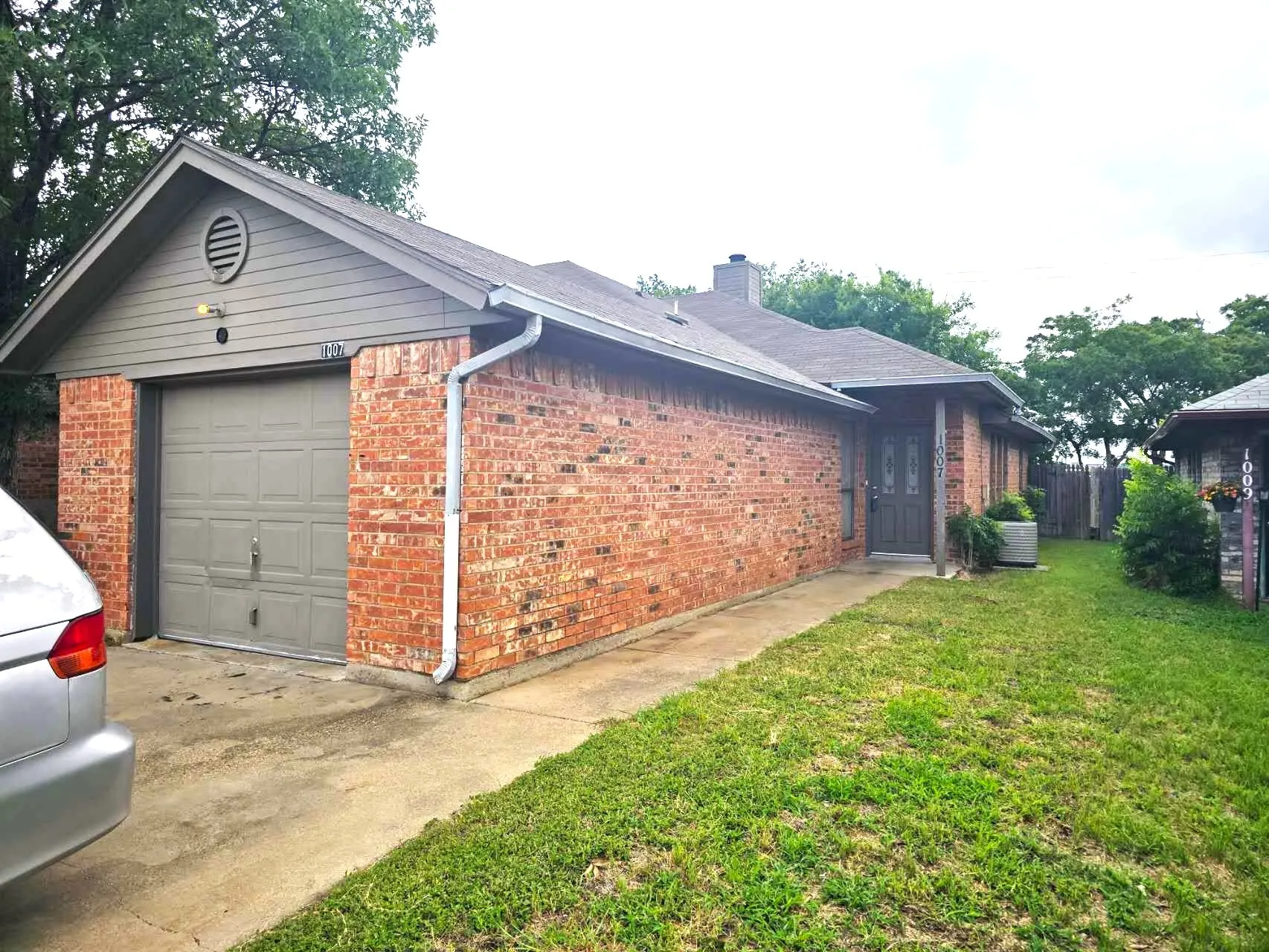 Single Family Residence For Sale in Johnson County , 1007 Mitchell Lane, Burleson, Texas 76028, 3 Bedroom, 2 Bathroom, 1 Garage spaces, 1,261 Sqft, built in 1986, mls#21301709, Real Estate Agent in Burleson, Homes For Sale in Johnson county, Homes For Sale in Burleson, Realtor in Burleson Texas, Real Estate Brokerage Independent Realty Texas, Luminita Cordes Realtor