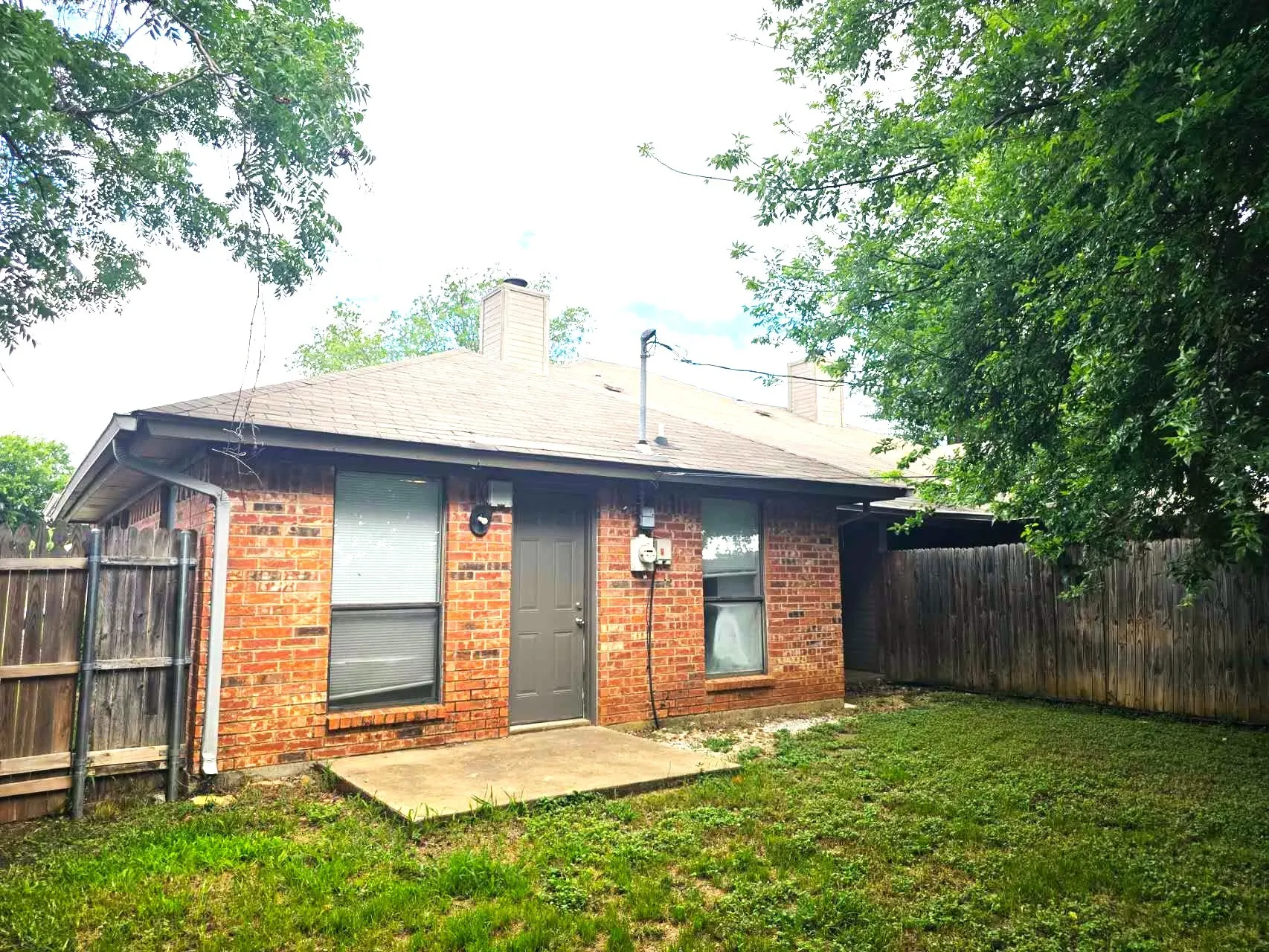 Single Family Residence For Sale in Johnson County , 1007 Mitchell Lane, Burleson, Texas 76028, 3 Bedroom, 2 Bathroom, 1 Garage spaces, 1,261 Sqft, built in 1986, mls#21301709, Real Estate Agent in Burleson, Homes For Sale in Johnson county, Homes For Sale in Burleson, Realtor in Burleson Texas, Real Estate Brokerage Independent Realty Texas, Luminita Cordes Realtor