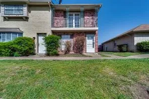 Single Family Residence For Sale in Dallas County , 14 W Townhouse Lane 34, Grand Prairie, Texas 75052, 2 Bedroom, 2 Bathroom, Garage spaces, 1,156 Sqft, built in 1971, mls#21301795, Real Estate Agent in Grand Prairie, Homes For Sale in Dallas county, Homes For Sale in Grand Prairie, Realtor in Grand Prairie Texas, Real Estate Brokerage Independent Realty Texas, Luminita Cordes Realtor