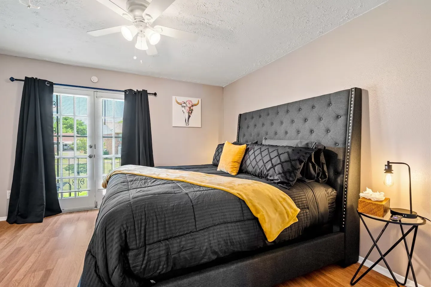 Single Family Residence For Sale in Dallas County , 14 W Townhouse Lane 34, Grand Prairie, Texas 75052, 2 Bedroom, 2 Bathroom, Garage spaces, 1,156 Sqft, built in 1971, mls#21301795, Real Estate Agent in Grand Prairie, Homes For Sale in Dallas county, Homes For Sale in Grand Prairie, Realtor in Grand Prairie Texas, Real Estate Brokerage Independent Realty Texas, Luminita Cordes Realtor