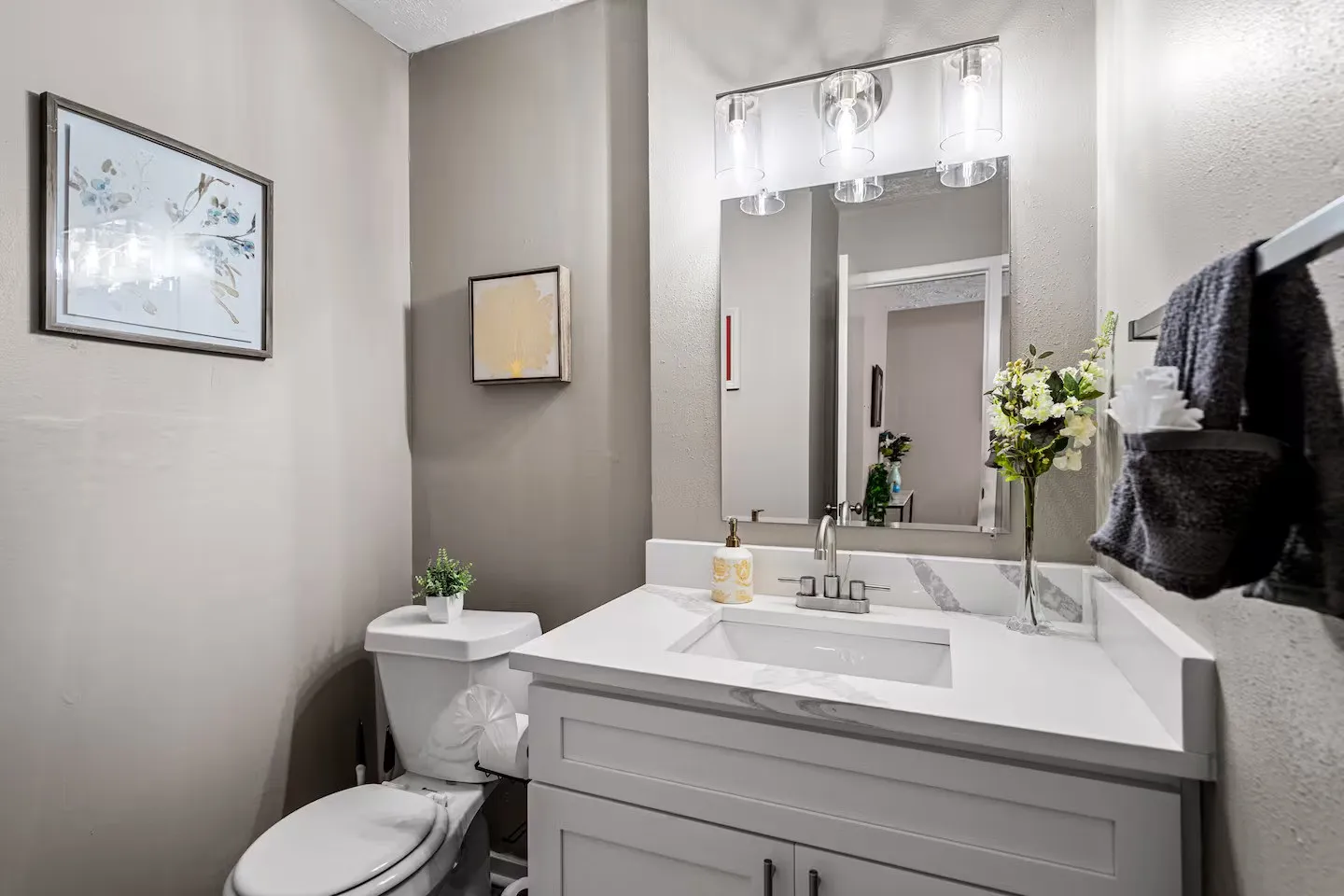 Single Family Residence For Sale in Dallas County , 14 W Townhouse Lane 34, Grand Prairie, Texas 75052, 2 Bedroom, 2 Bathroom, Garage spaces, 1,156 Sqft, built in 1971, mls#21301795, Real Estate Agent in Grand Prairie, Homes For Sale in Dallas county, Homes For Sale in Grand Prairie, Realtor in Grand Prairie Texas, Real Estate Brokerage Independent Realty Texas, Luminita Cordes Realtor