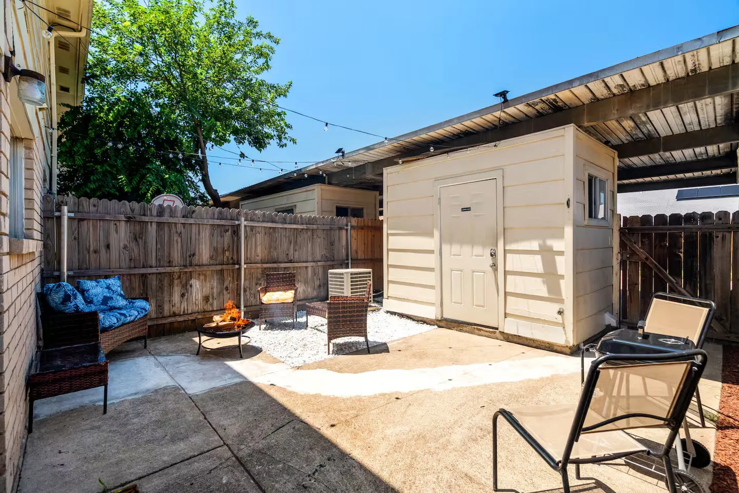 Single Family Residence For Sale in Dallas County , 14 W Townhouse Lane 34, Grand Prairie, Texas 75052, 2 Bedroom, 2 Bathroom, Garage spaces, 1,156 Sqft, built in 1971, mls#21301795, Real Estate Agent in Grand Prairie, Homes For Sale in Dallas county, Homes For Sale in Grand Prairie, Realtor in Grand Prairie Texas, Real Estate Brokerage Independent Realty Texas, Luminita Cordes Realtor