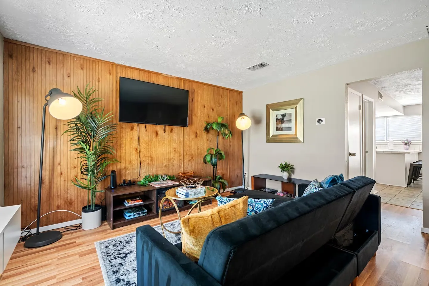 Single Family Residence For Sale in Dallas County , 14 W Townhouse Lane 34, Grand Prairie, Texas 75052, 2 Bedroom, 2 Bathroom, Garage spaces, 1,156 Sqft, built in 1971, mls#21301795, Real Estate Agent in Grand Prairie, Homes For Sale in Dallas county, Homes For Sale in Grand Prairie, Realtor in Grand Prairie Texas, Real Estate Brokerage Independent Realty Texas, Luminita Cordes Realtor