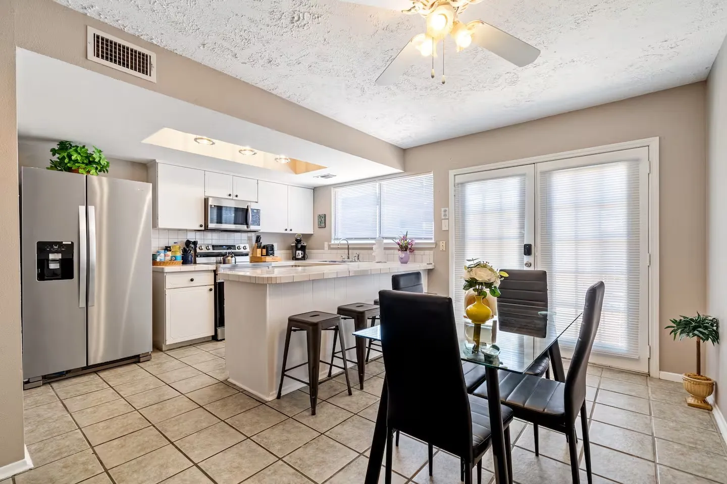 Single Family Residence For Sale in Dallas County , 14 W Townhouse Lane 34, Grand Prairie, Texas 75052, 2 Bedroom, 2 Bathroom, Garage spaces, 1,156 Sqft, built in 1971, mls#21301795, Real Estate Agent in Grand Prairie, Homes For Sale in Dallas county, Homes For Sale in Grand Prairie, Realtor in Grand Prairie Texas, Real Estate Brokerage Independent Realty Texas, Luminita Cordes Realtor